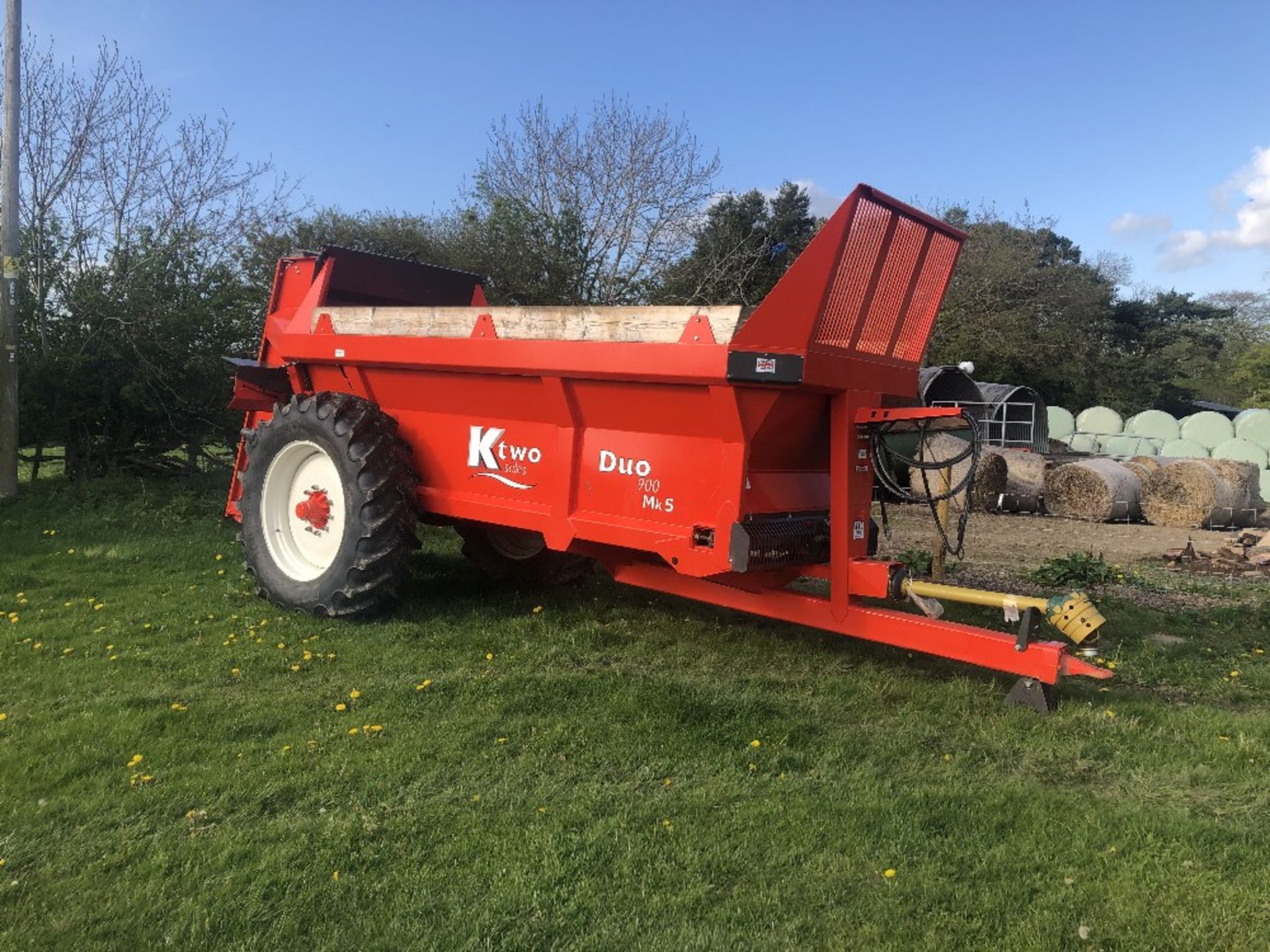 2017 K TWO DUO 900 MUCK SPREADER C/W SLURRY DOOR, WIDE-ANGLE PTO