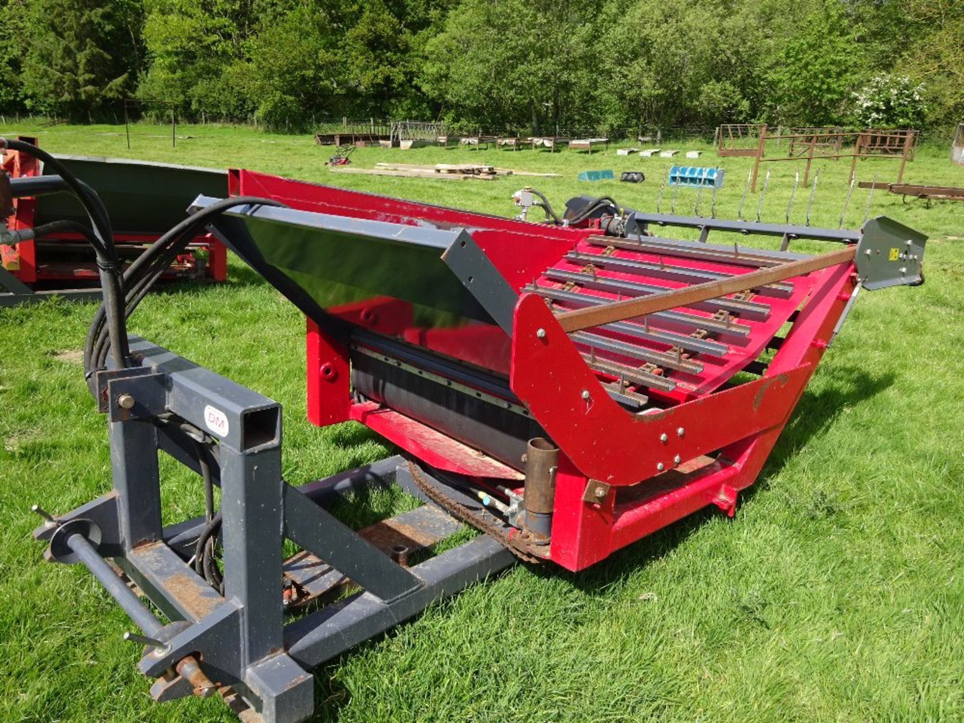 SQUIRE ROUND BALE UNROLLER / SHREDDER - Image 3 of 5