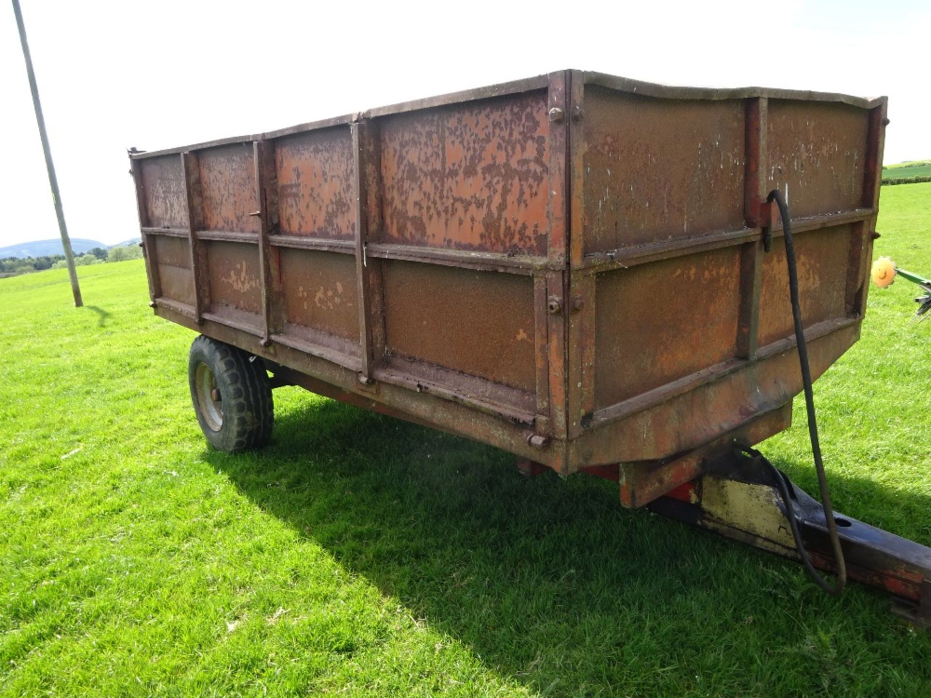 2 WHEEL HYDRAULIC TIPPING 4.5 TONNE GRAIN TRAILER - Image 3 of 3