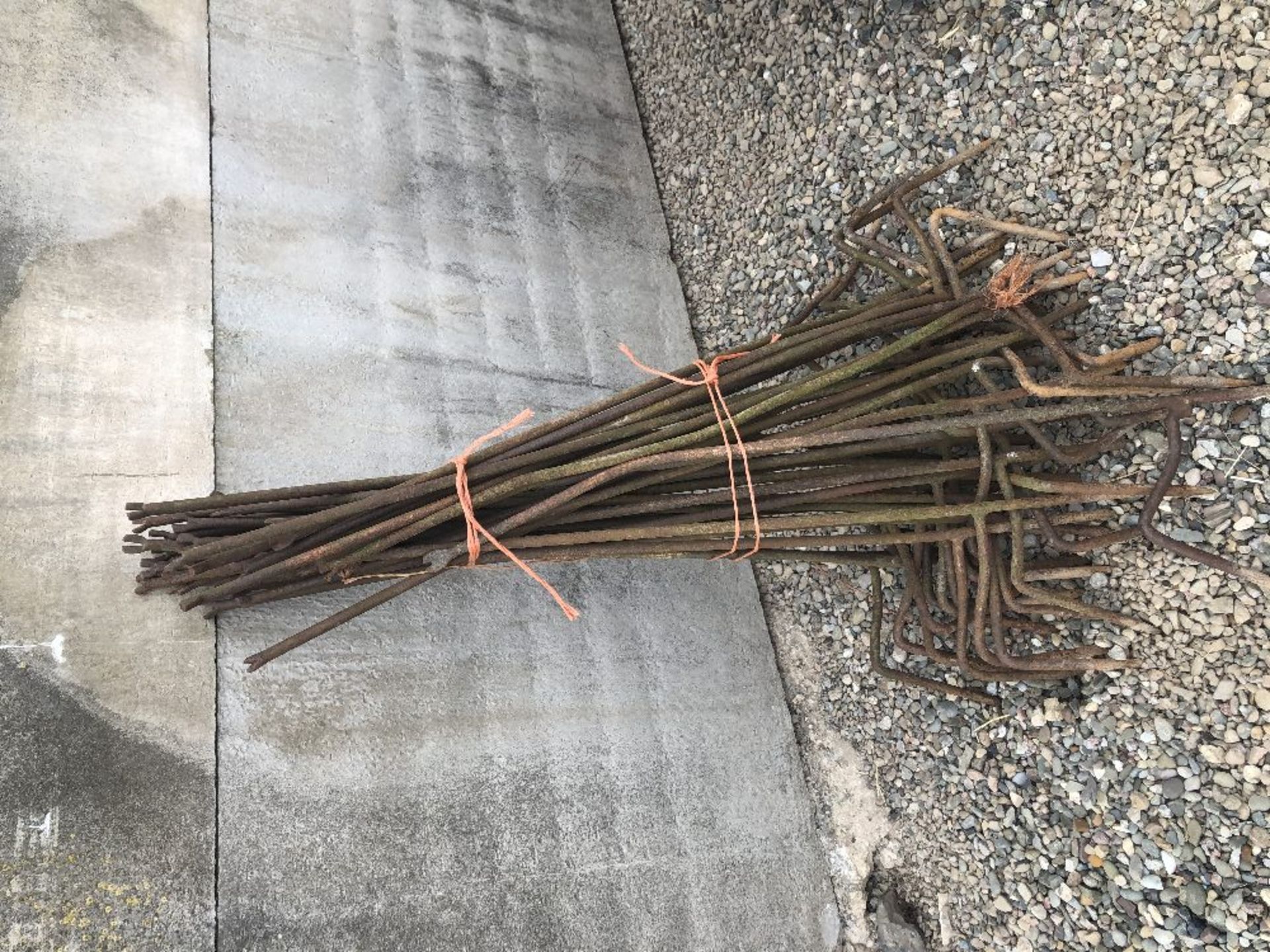 METAL FENCING STAKES