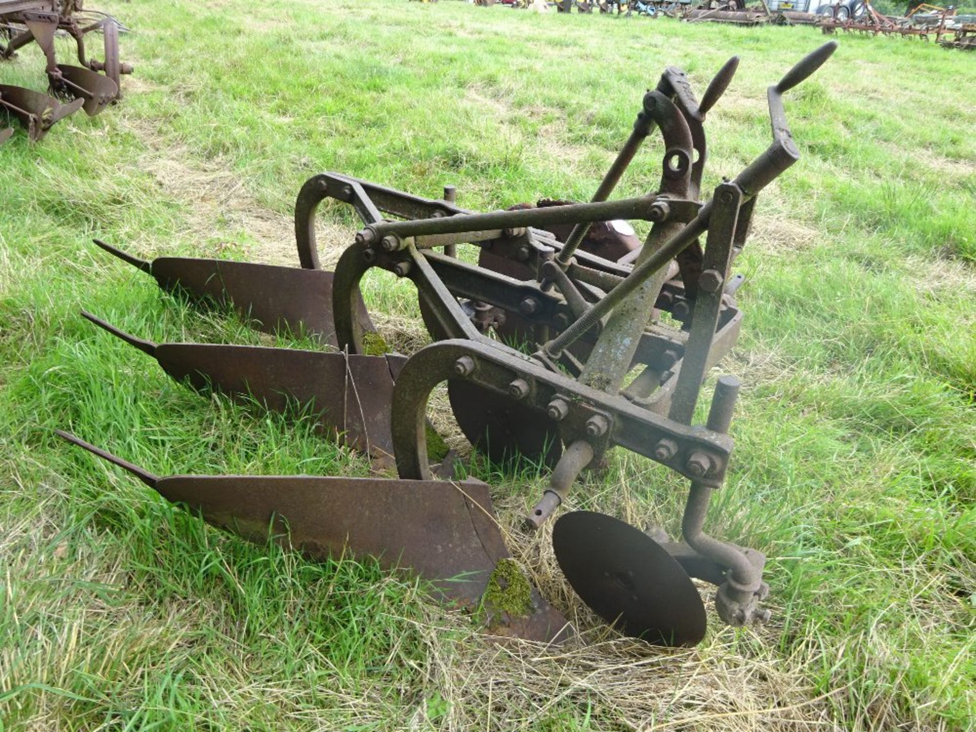 RANSOMME THREE FURROW MOUNTED PLOUGH