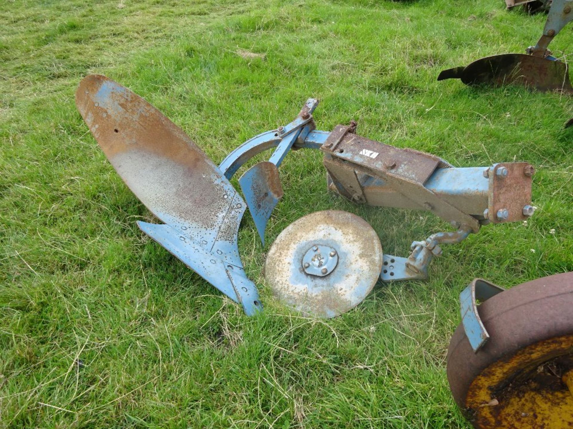 OVERRUN THREE FURROW PLOUGH, WITH FOURTH FURROW TO ADD B387 - Image 2 of 2