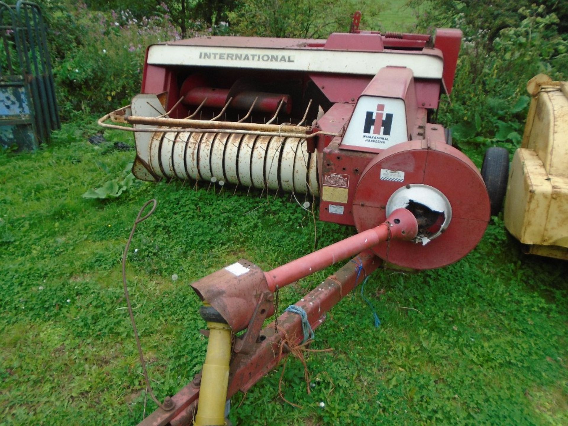 INTERNATIONAL COVENTIONAL  430 BALER