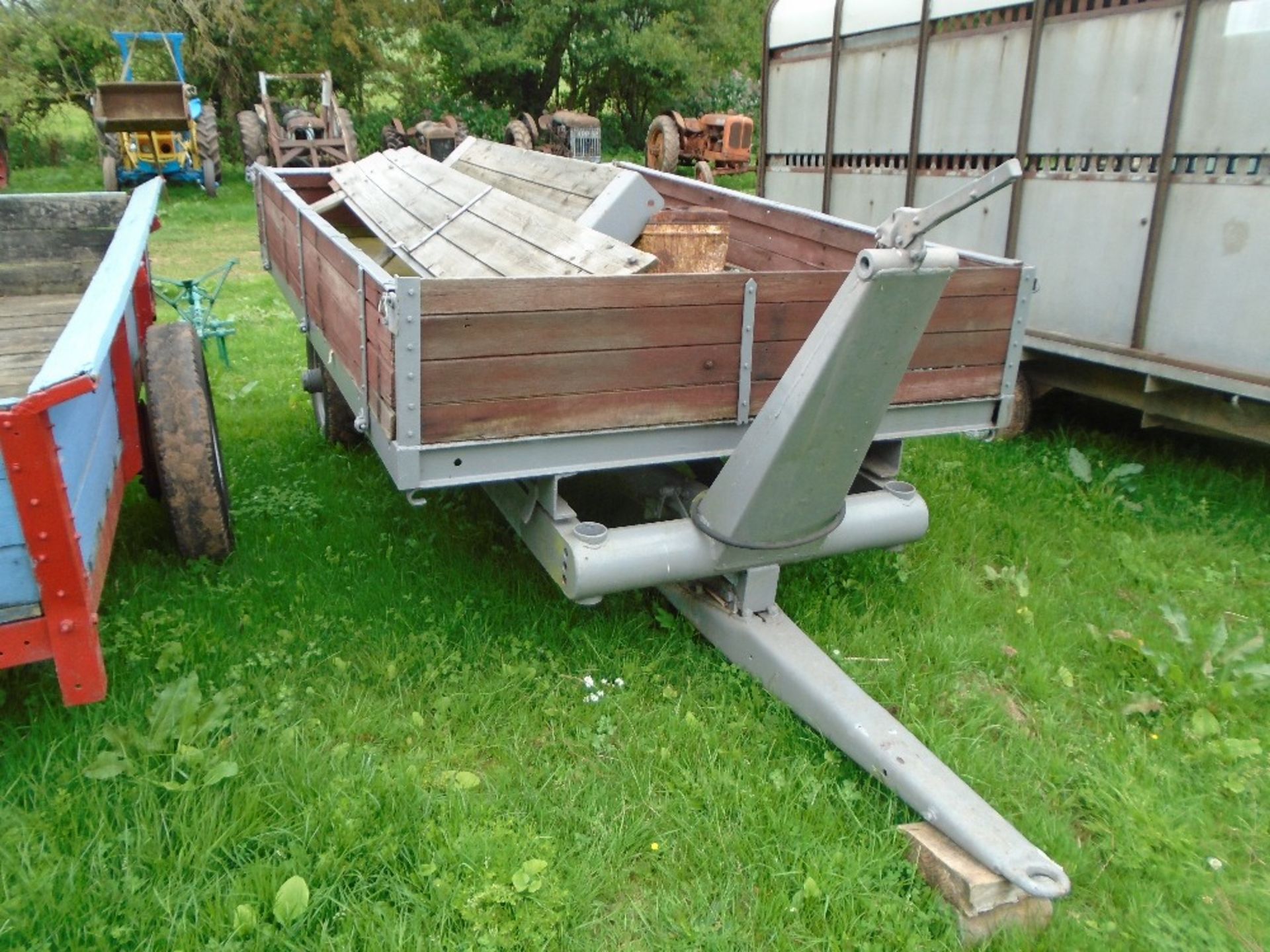 FERGUSON IZ STUD TIPPING TRAILER C/W GRAIN EXTENSIONS