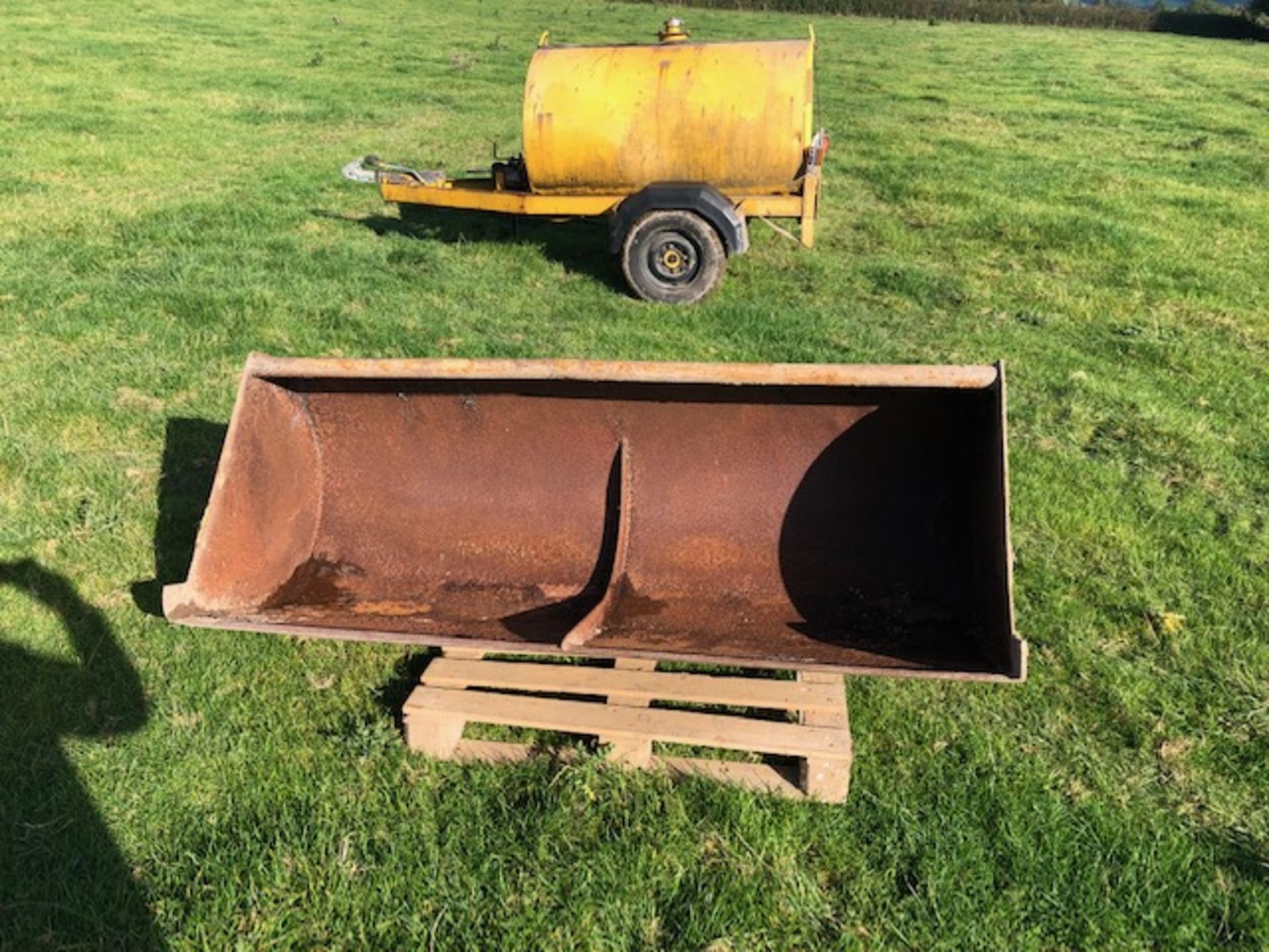 MX LOADER BUCKET 2MTRE C/W EURO BRACKETS