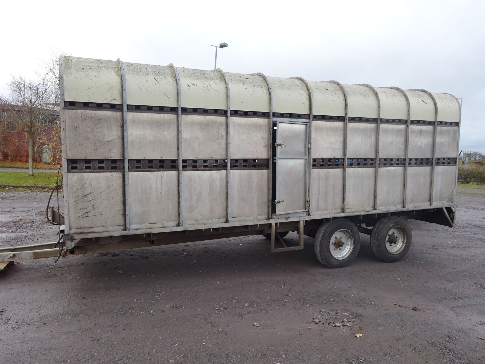 BATESON 20FT STOCK TRAILER - Image 2 of 3