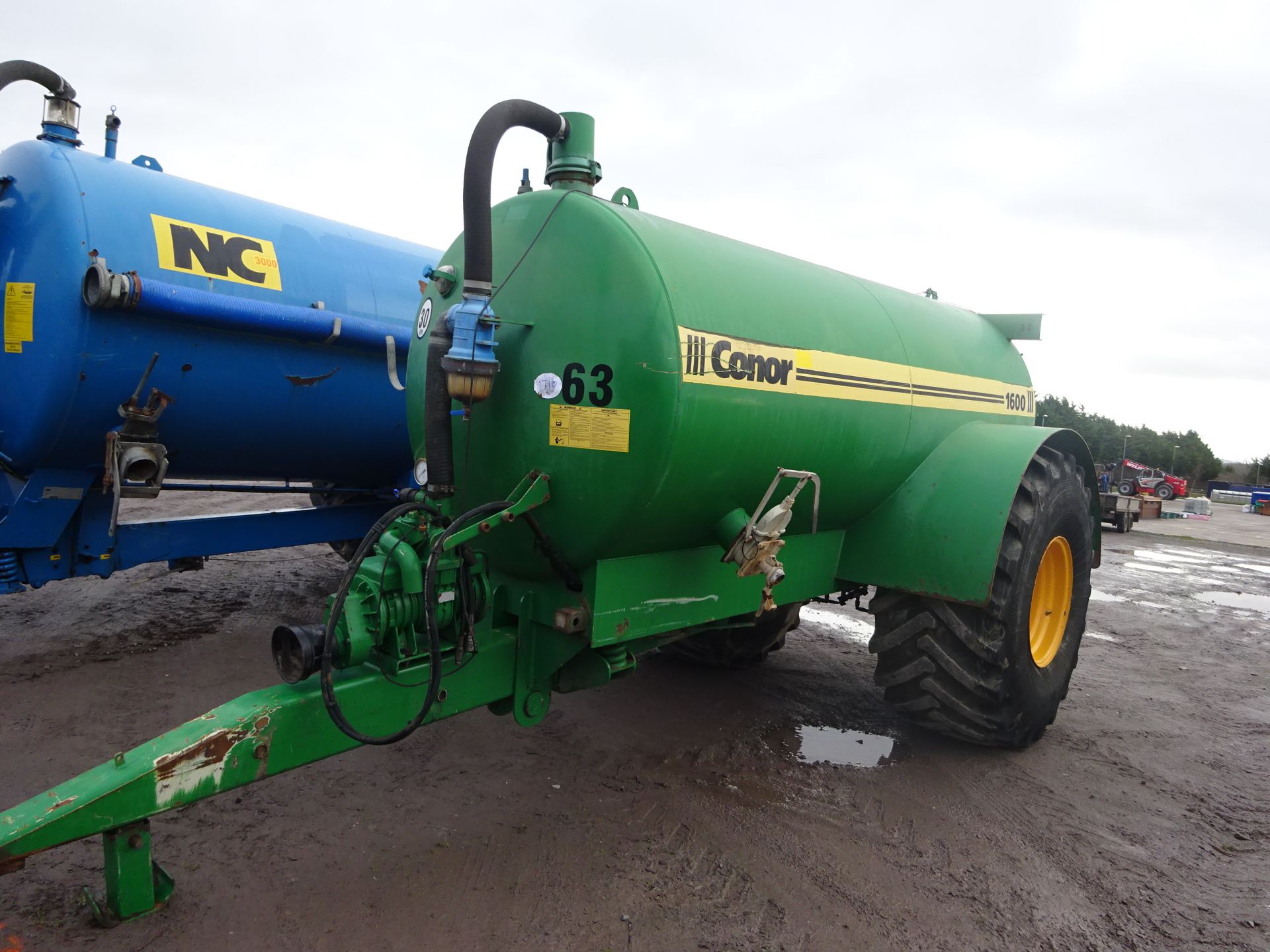 CONNOR 1600 GAL TANKER