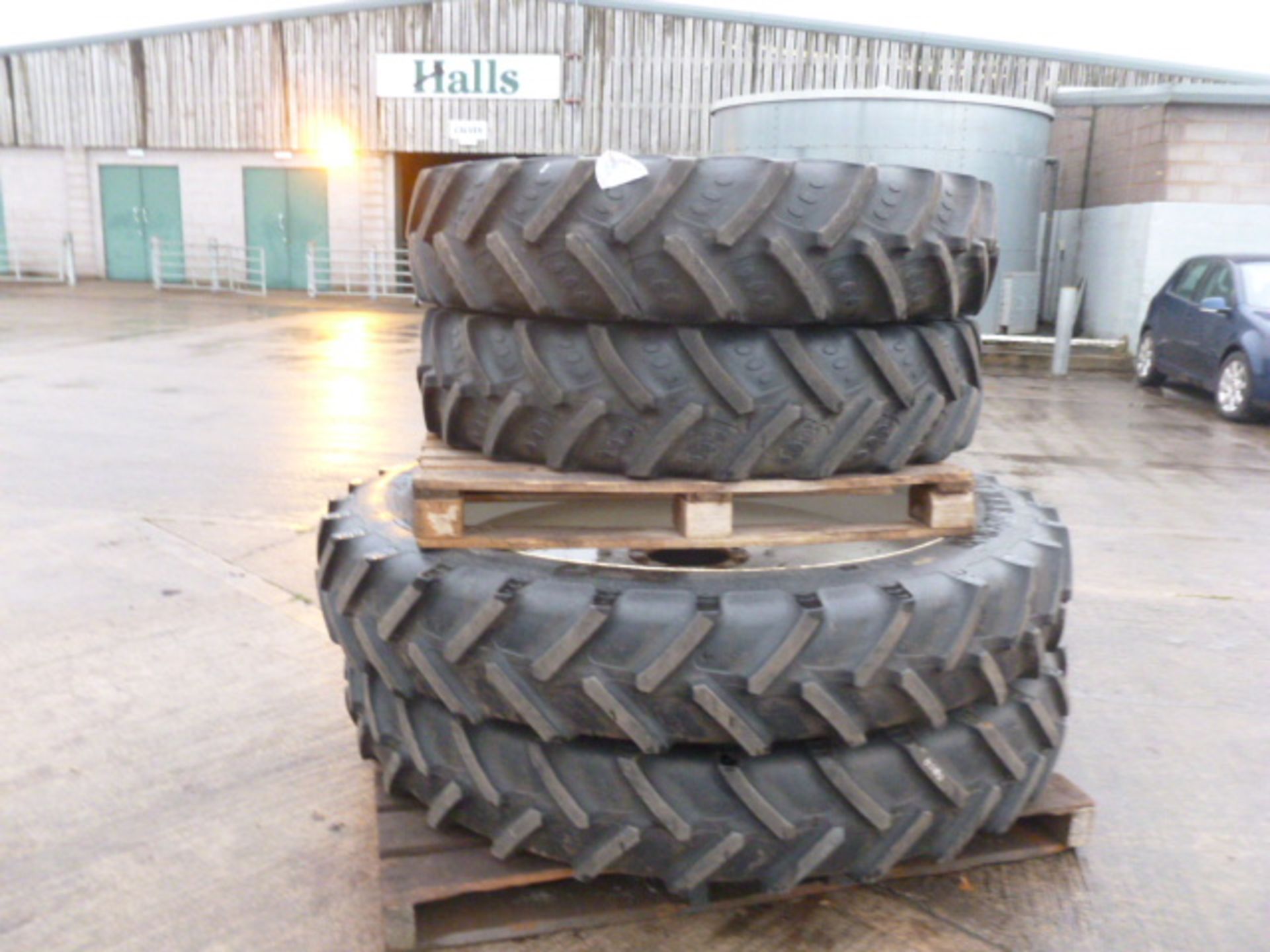 SET OF ROW CROPS 300/85 R52 320/85 R36