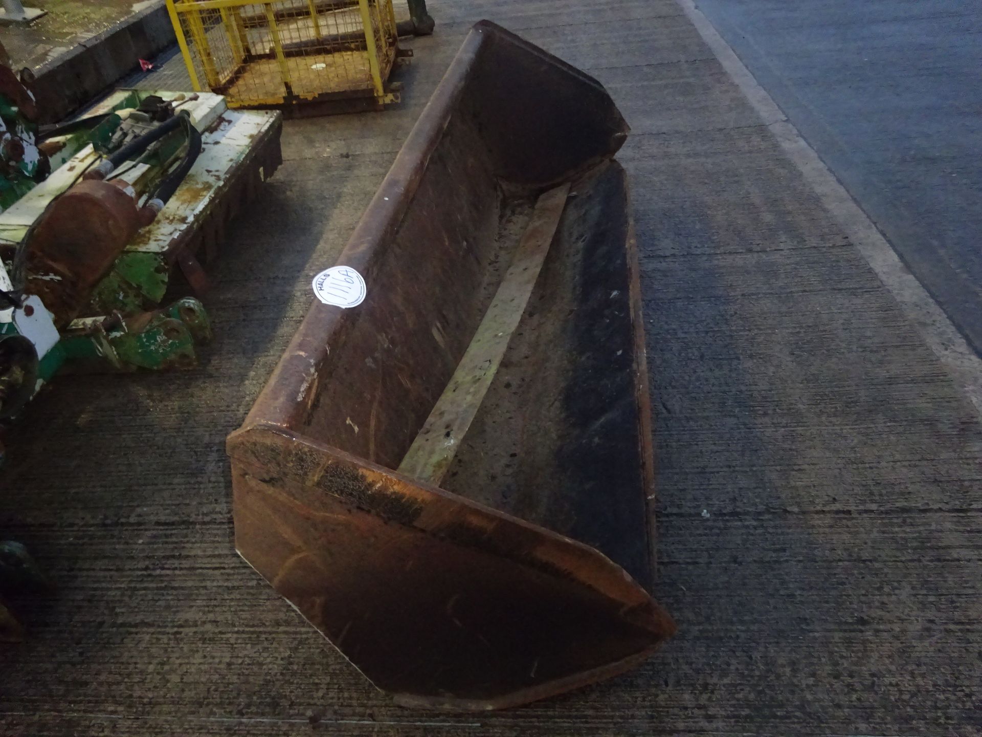 7FT BUCKET C/W BLADE