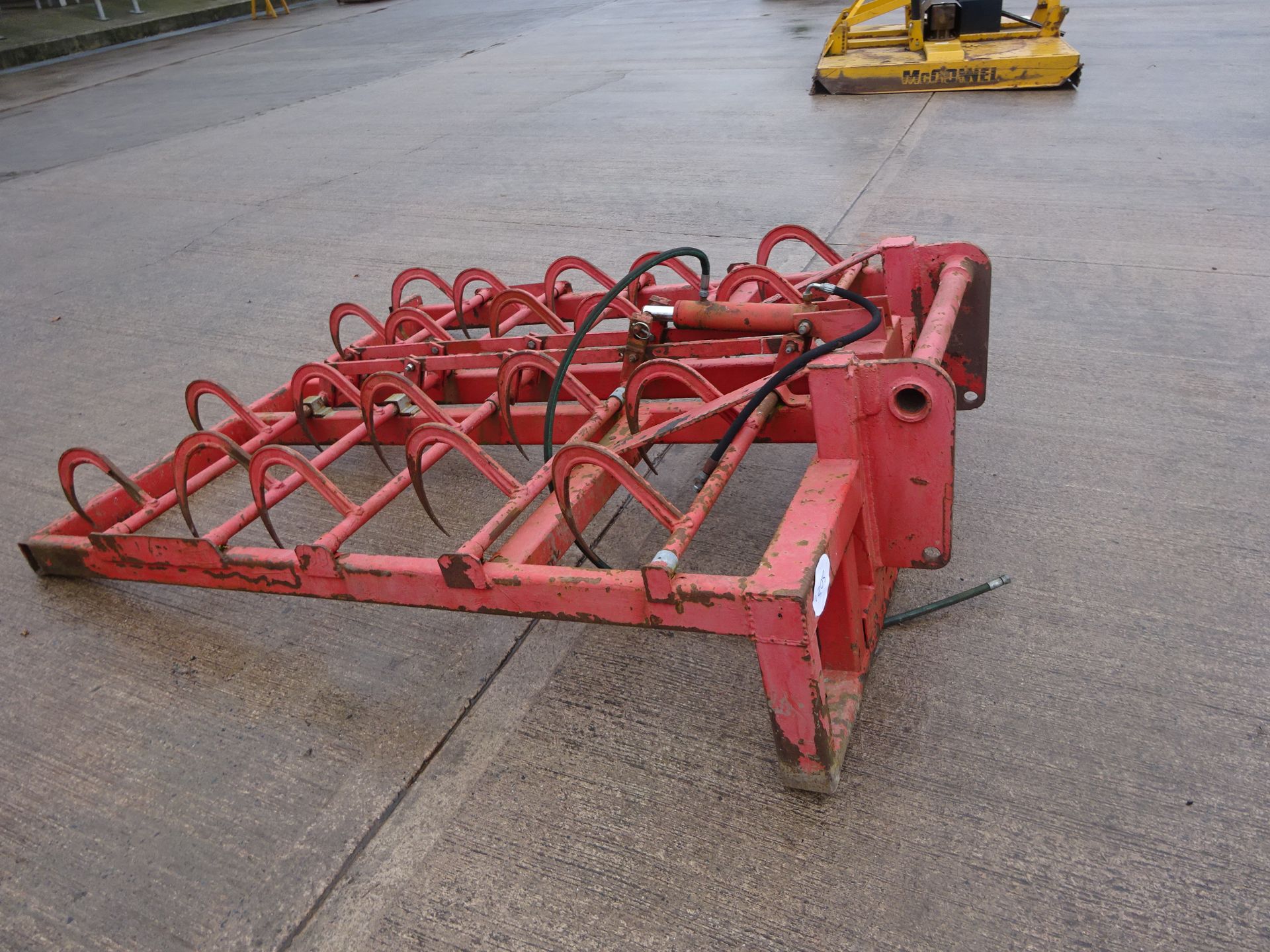 FLAT 8 BALE GRAB (MANITOU)