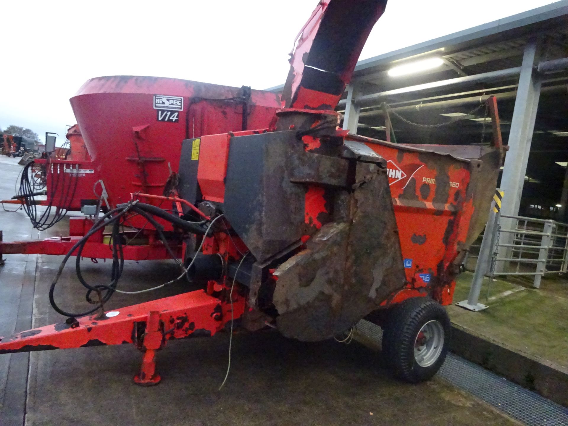 KUHN PRIMOR 3560 TRAILED STRAW BEDDER TOP SWIVEL CHUTE. LOWER CHUTE SERIAL NO PR13560070889