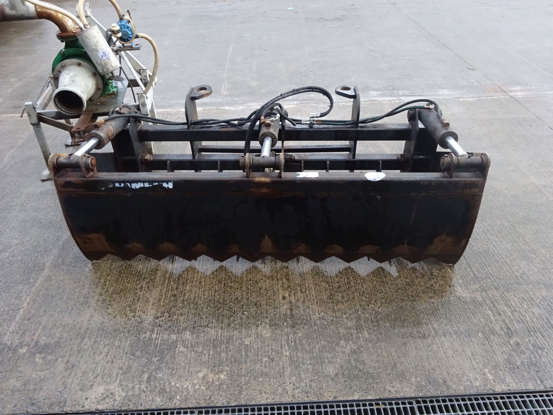 STRIMECH 3.2 METRE SHEAR GRAB C/W BOLT ON PIN AND CONE BRACKETS