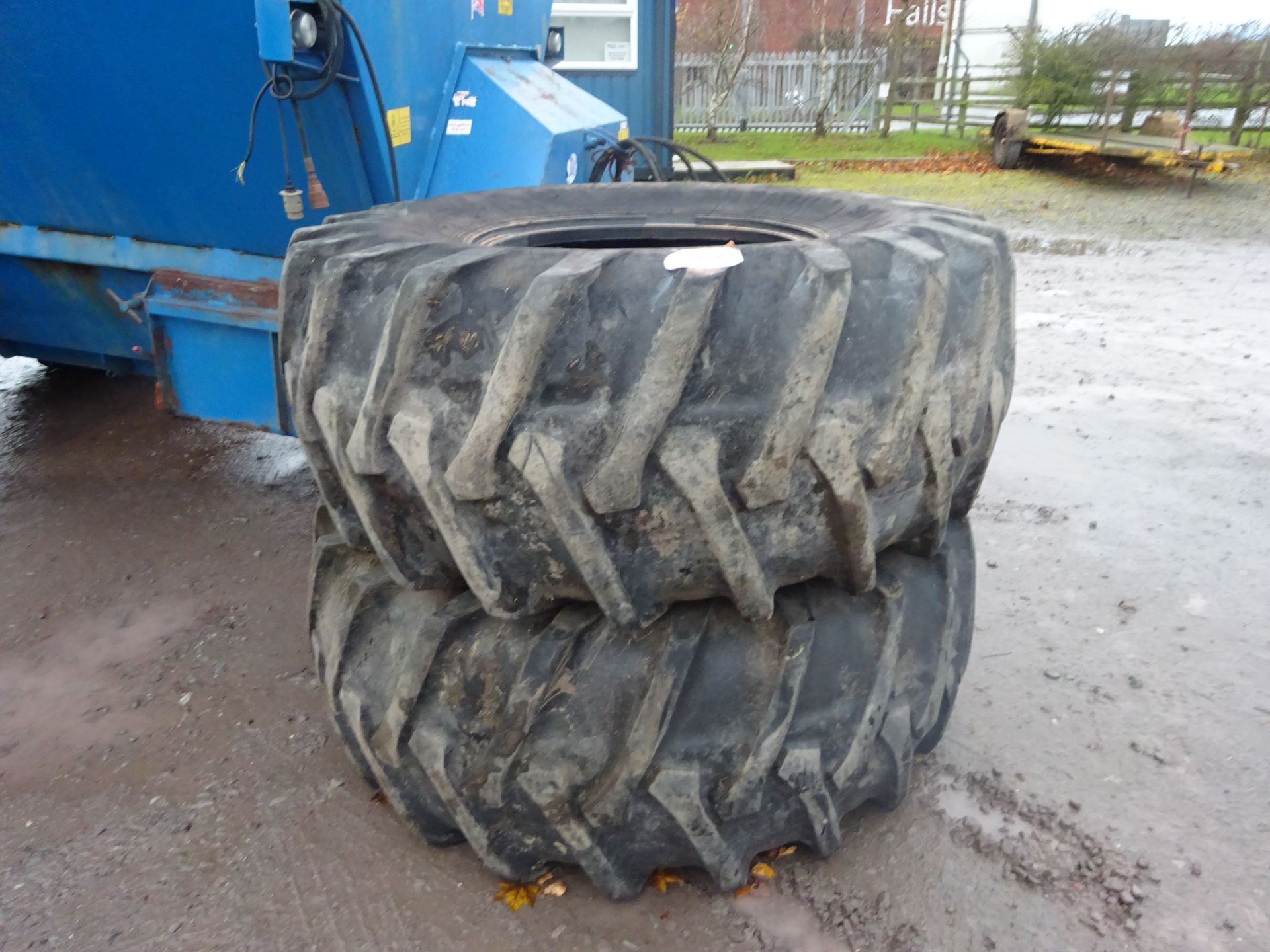 DUAL SPREADER TYRES FOR WEST