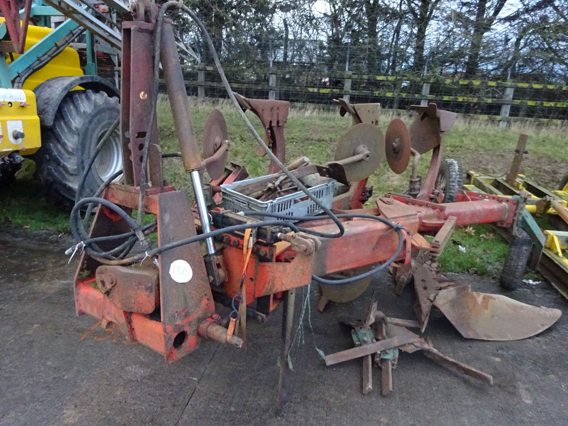 KVERNELAND 3 FURROW PLOUGH WITH EXTRA FURROW & SPARES