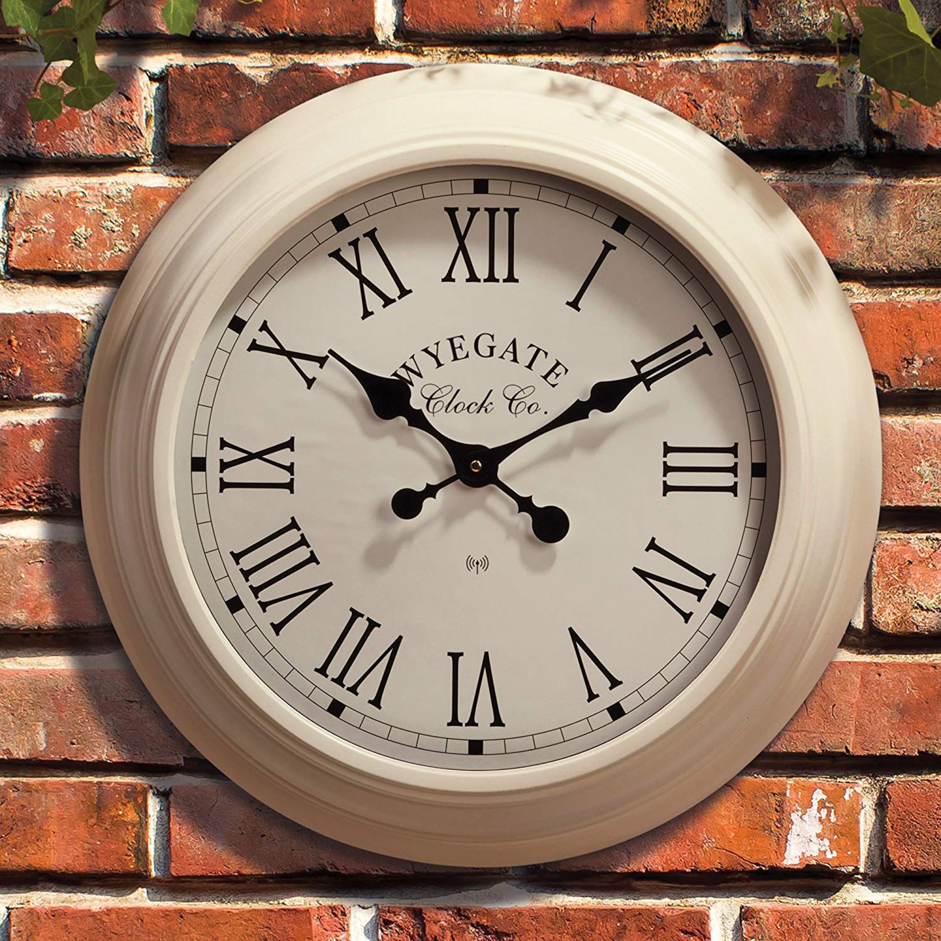 V Brand New Large Wyegate Garden/Indoor Clock (Radio Controlled) - 50cm - Cream - RRP £29.99 - Roman