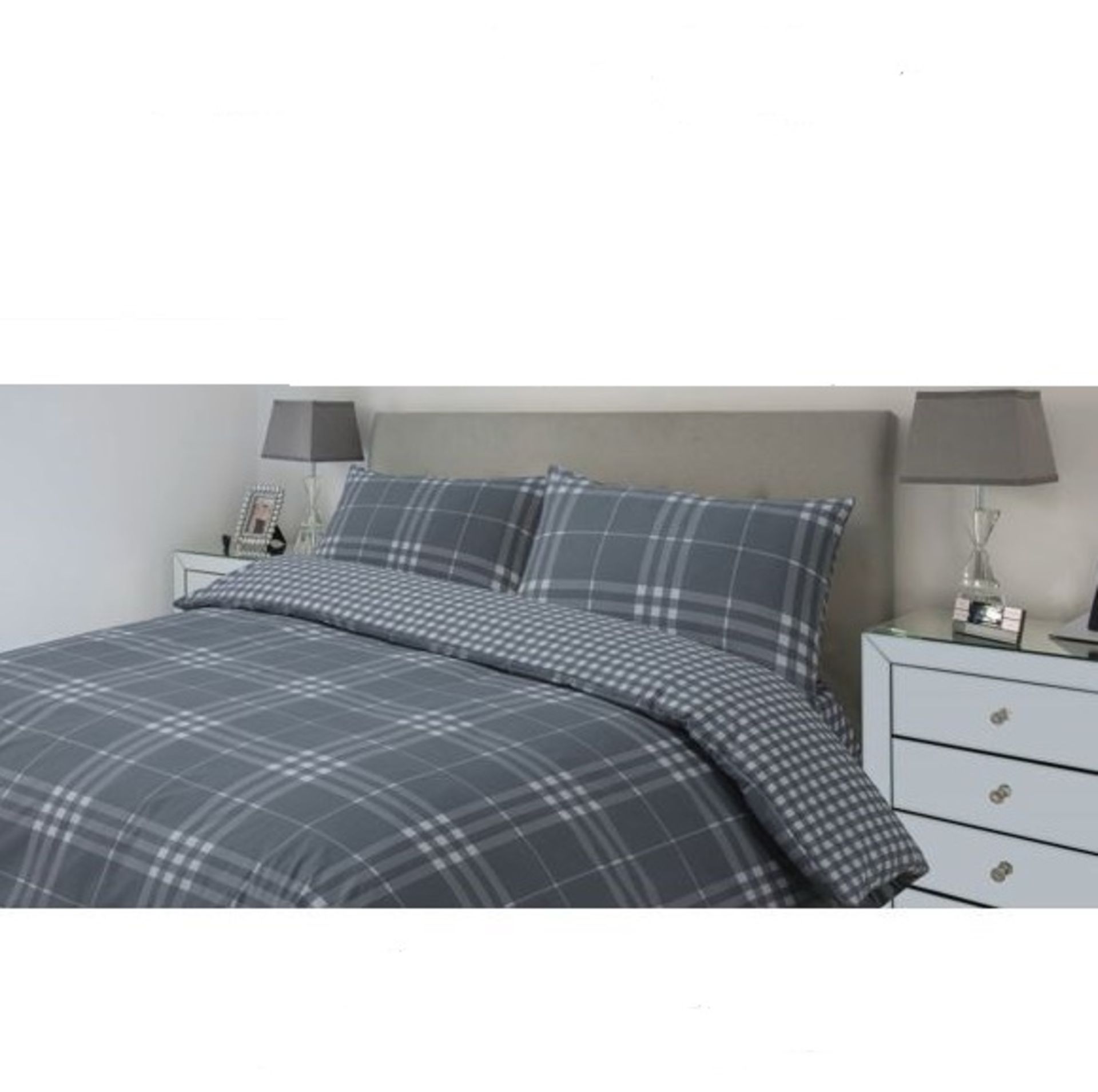 V Brand New Three Piece Double Bed Reversible Duvet Cover Set