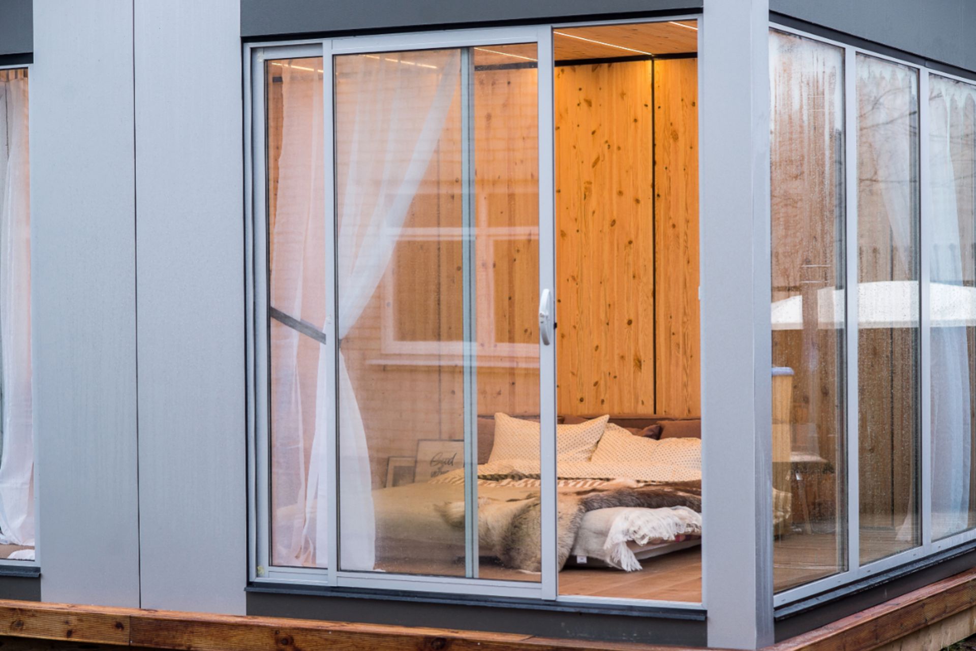 V Brand New Fantastic Modern 4m x 3m Garden Cube Perfect For Office/Living Accomodation/Summer House - Image 6 of 6
