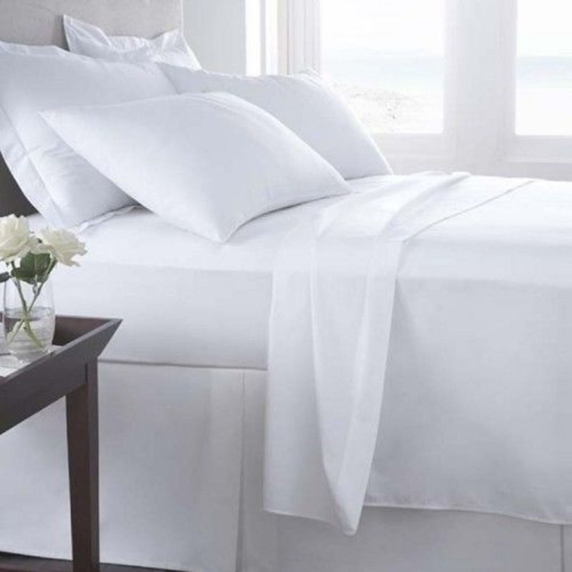 V Brand New Laura Secret Luxury King Size Plain Dyed Fitted Sheet - White - Approx 150 X 200cm -