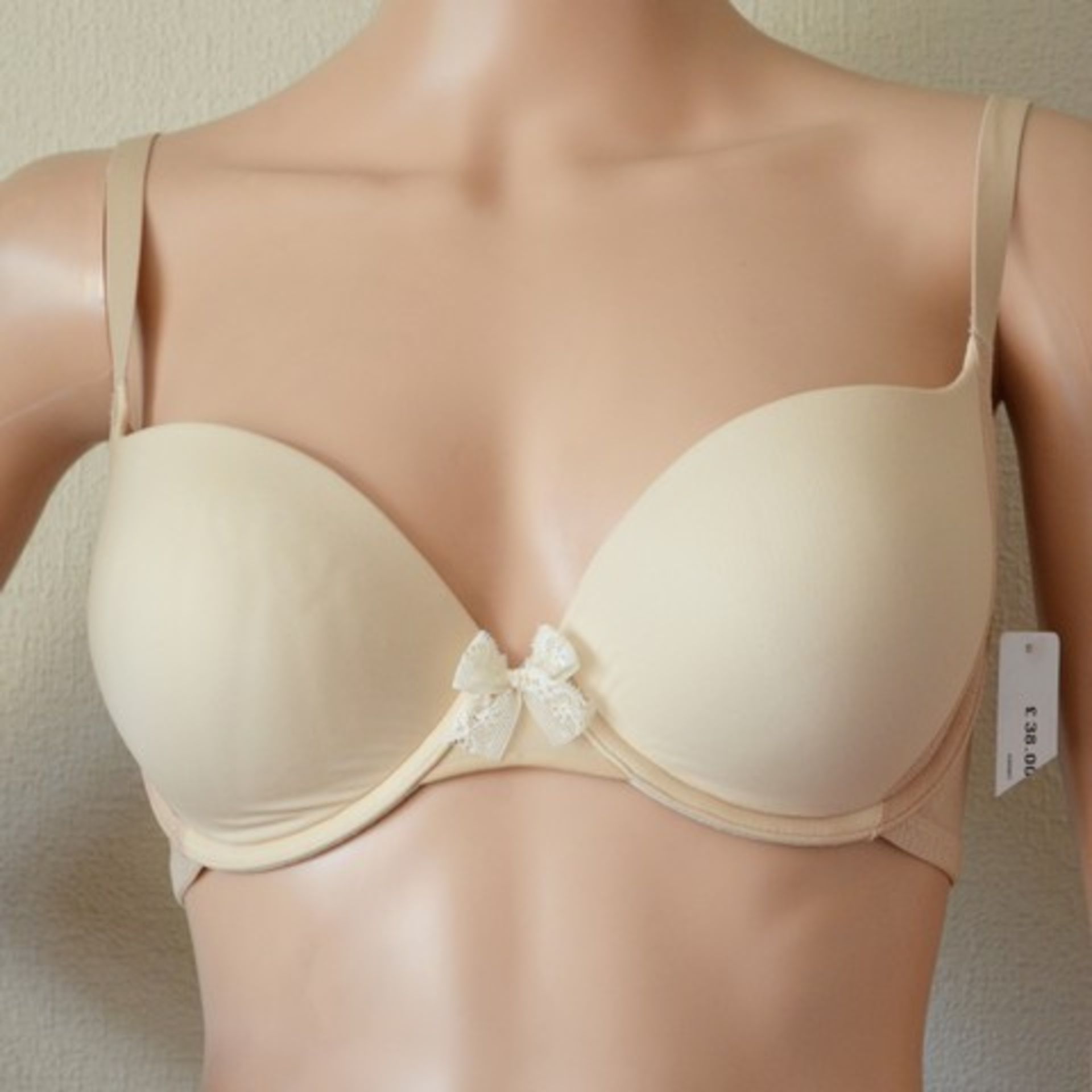 V Brand New Nude Colour Lace Side DKNY Push Up Bra ISP £38 (The clothes Bag)