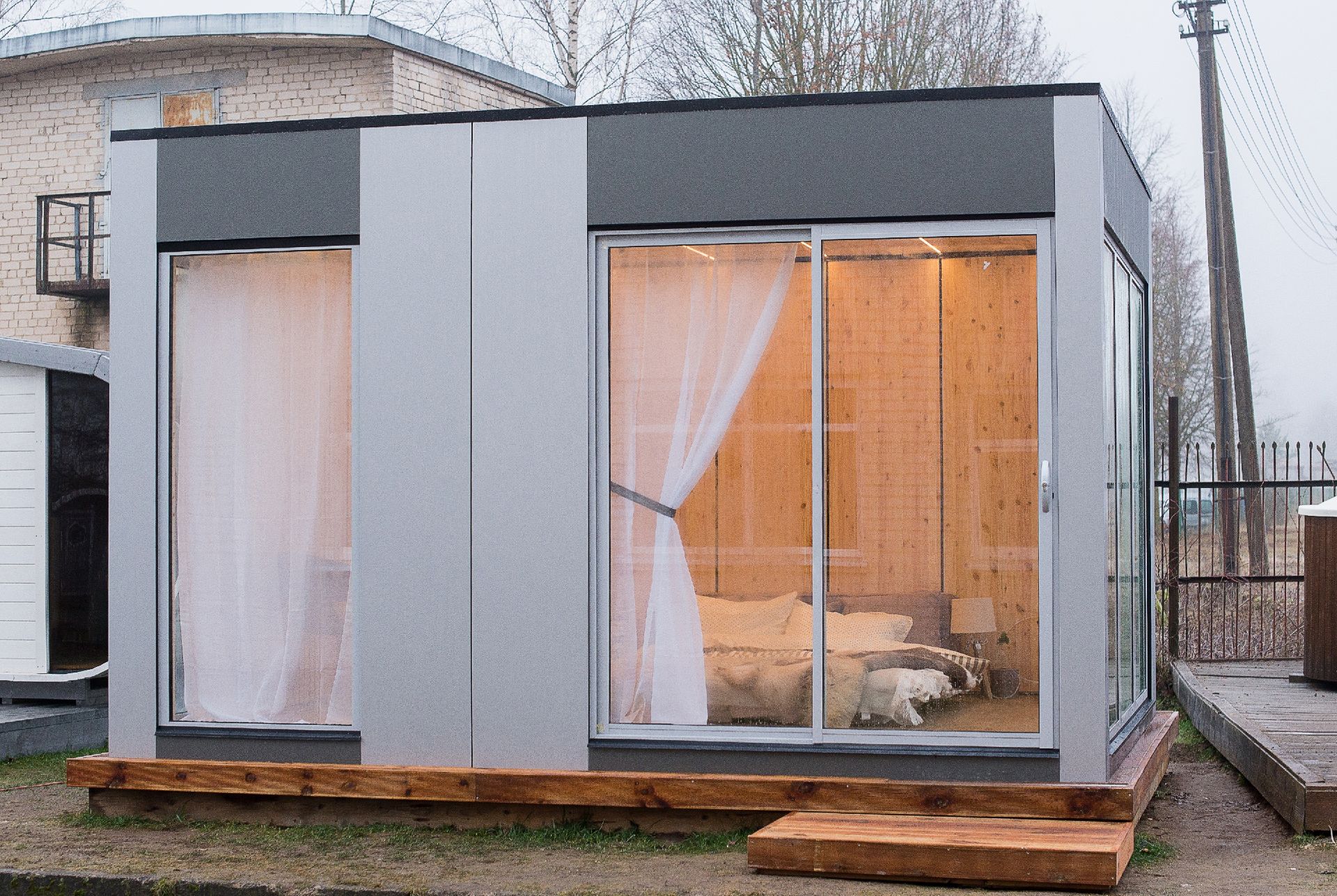 V Brand New Fantastic Modern 4m x 3m Garden Cube Perfect For Office/Living Accomodation/Summer House