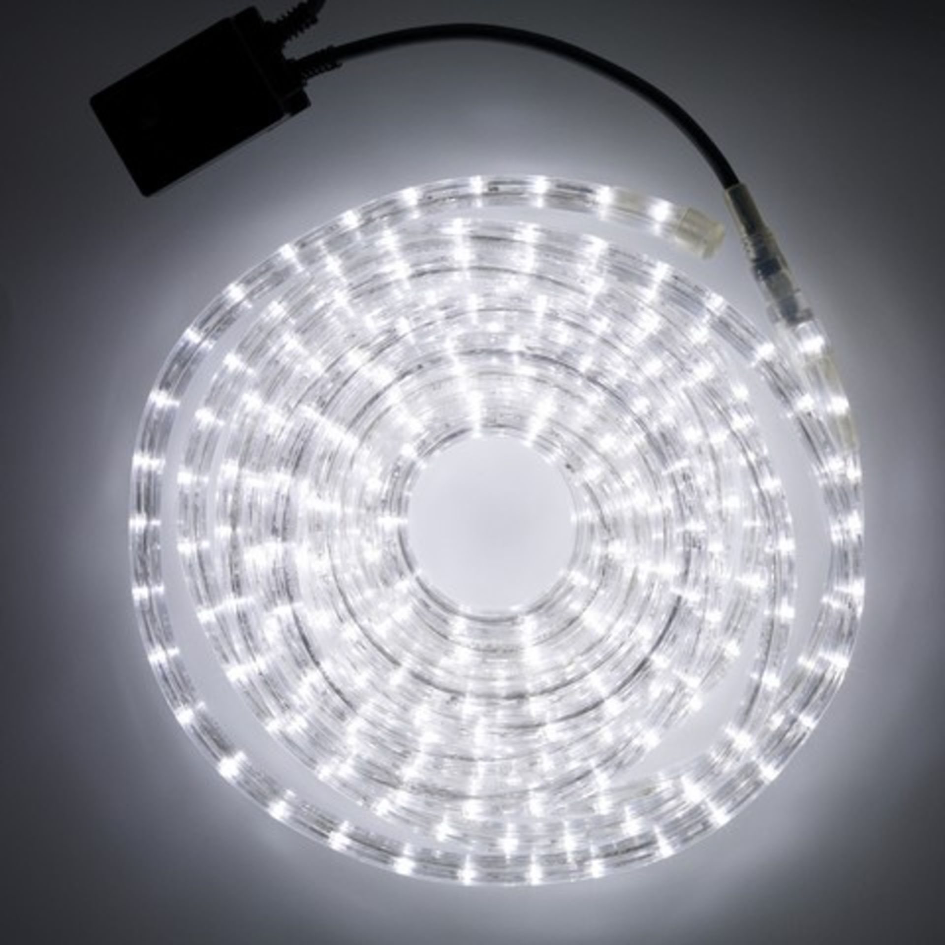 V Brand New Christmas Time Indoor-Outdoor Eight Metre LED Rope Light