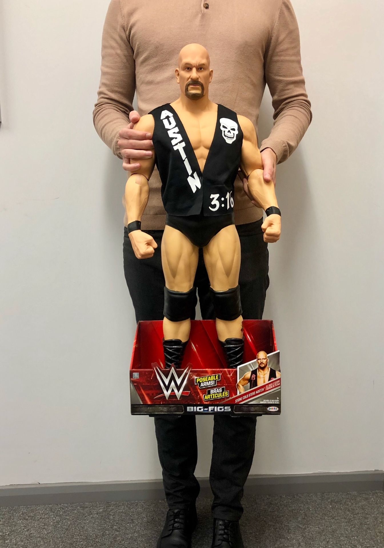 V Brand New Massive 31" WWE Stone Cold Steve Austin Action Figures - 3count.co.uk Price £28.99 - 8