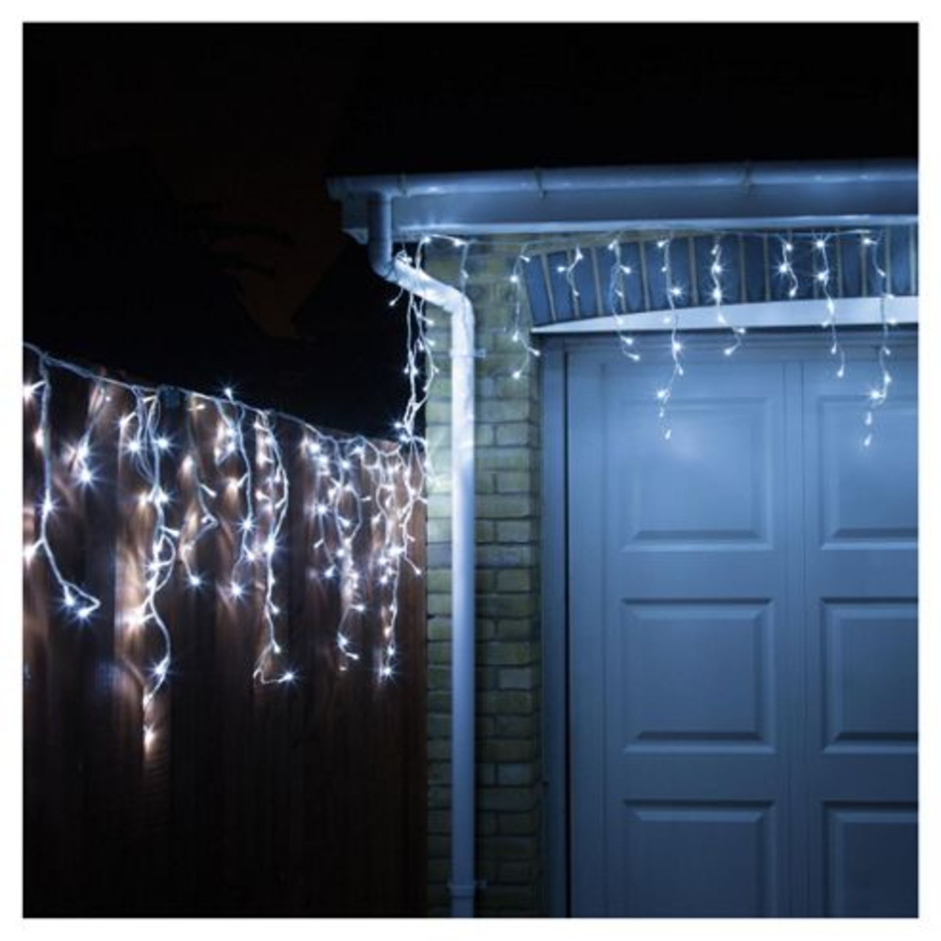 V Brand New 480 Snowing Icicle White/Blue LED Lights With 8 Functions And Continuous Snowing - Image 2 of 2