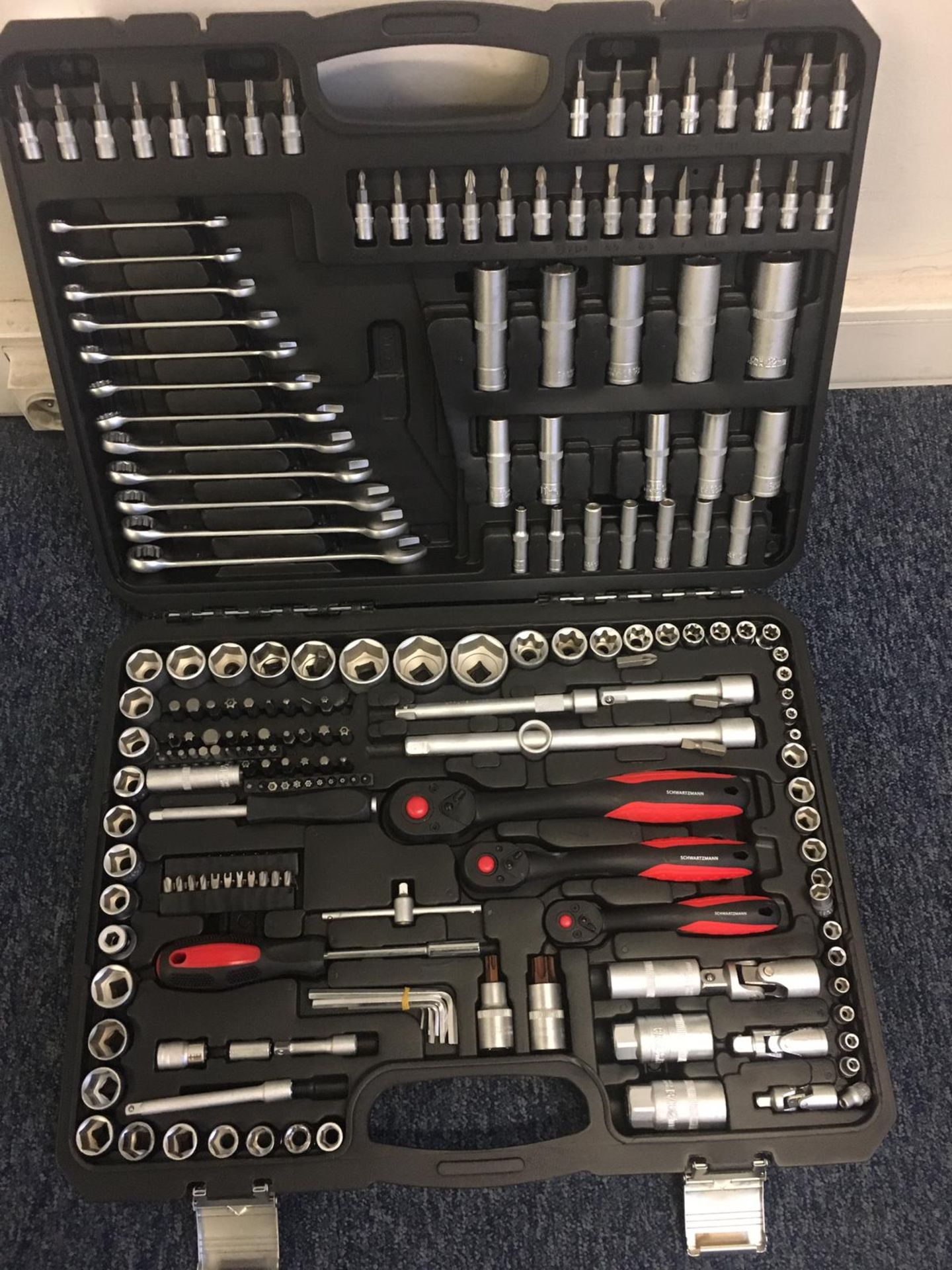 V Brand New Comprehensive Chrome Vanadium Tool Set In Carry Case Approx 200+ Pieces ISP £154.06 (
