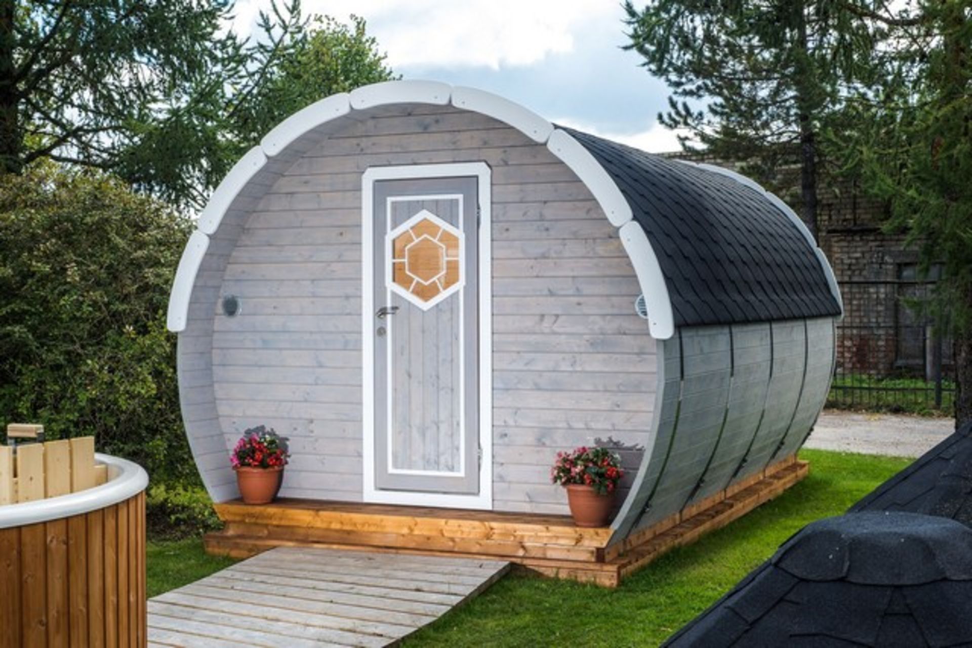 V Brand New 9.5M sq Ice-Viking Barrel- Two Rooms (2x2.3m Sleeping Room and Entrance room with - Image 2 of 6