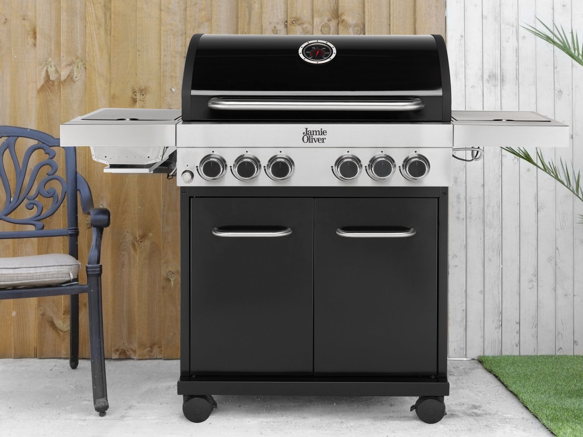 V Brand New Jamie Oliver Classic 4SI BBQ - 4 Gas Burners Plus Side Grill & Side Burner (item