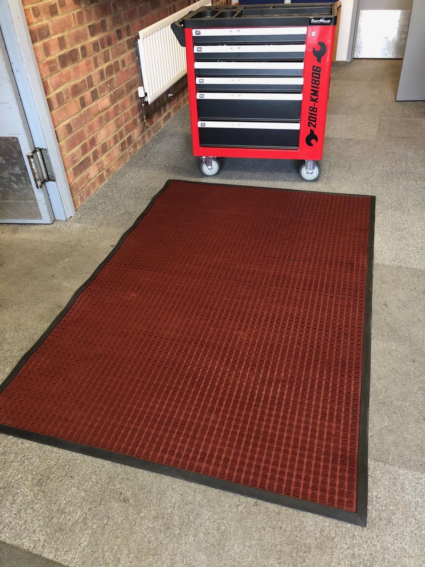 V Brand New Burgundy Heavy Duty Commercial Grade Mat ISP £114 (AJ Products) 120cm x 180cm (4ftx6ft