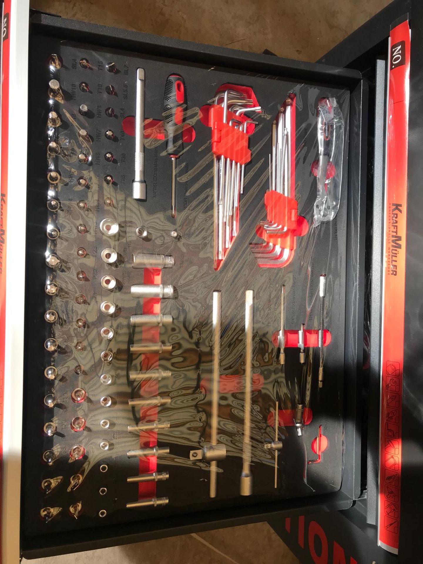 V Brand New Seven Drawer Locking Garage Tool Cabinet With Lockable Casters - Seven EVA Drawers of - Bild 6 aus 8