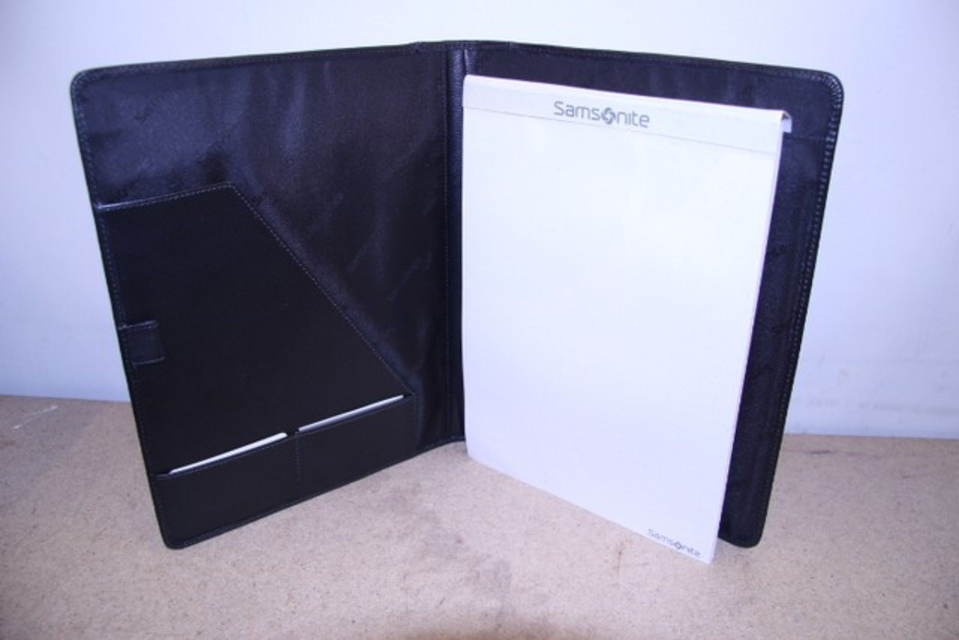 V Brand New Samsonite Black Leather Executive Folder With Pen Holder-Card Pockets-One Inner Pocket-