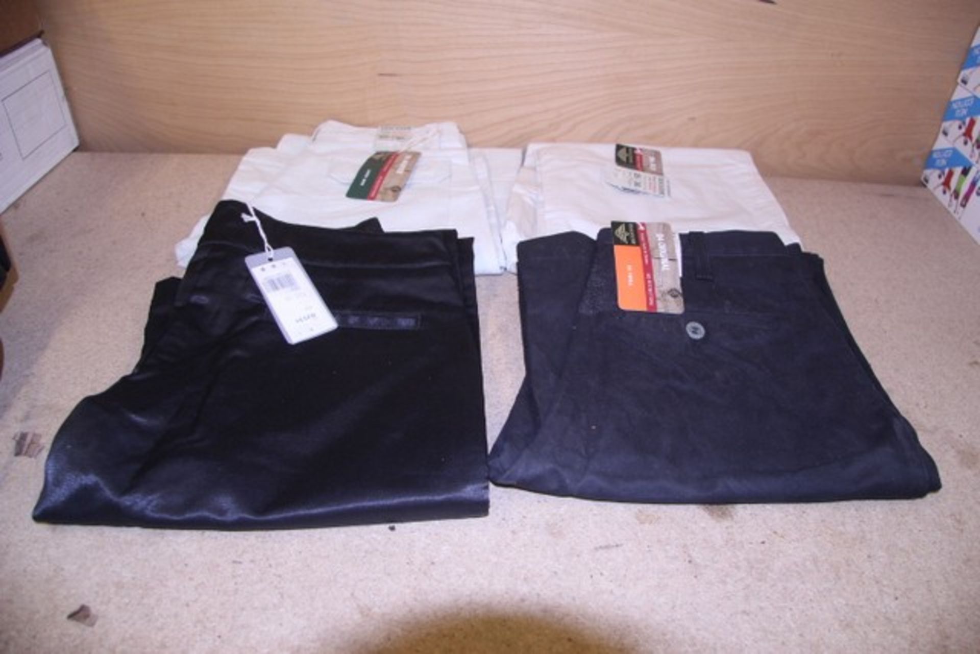 V Brand New A Lot Of Four Various Pairs Dockers Trousers 25 Waist