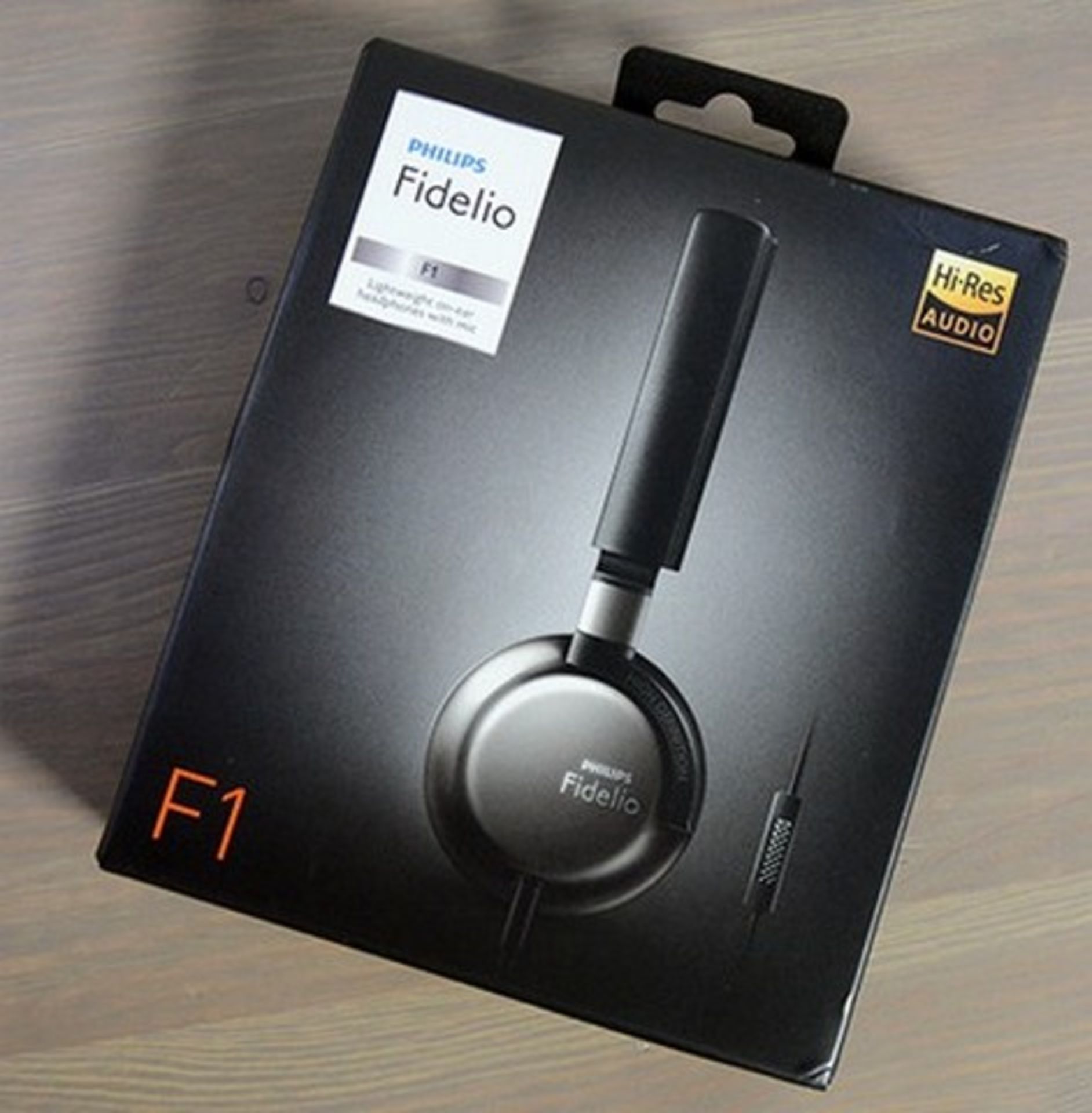 V Brand New Philips Fidelio F1 Lightweight On-Ear Headphones - Amazon Price £77.42 - with Microphone
