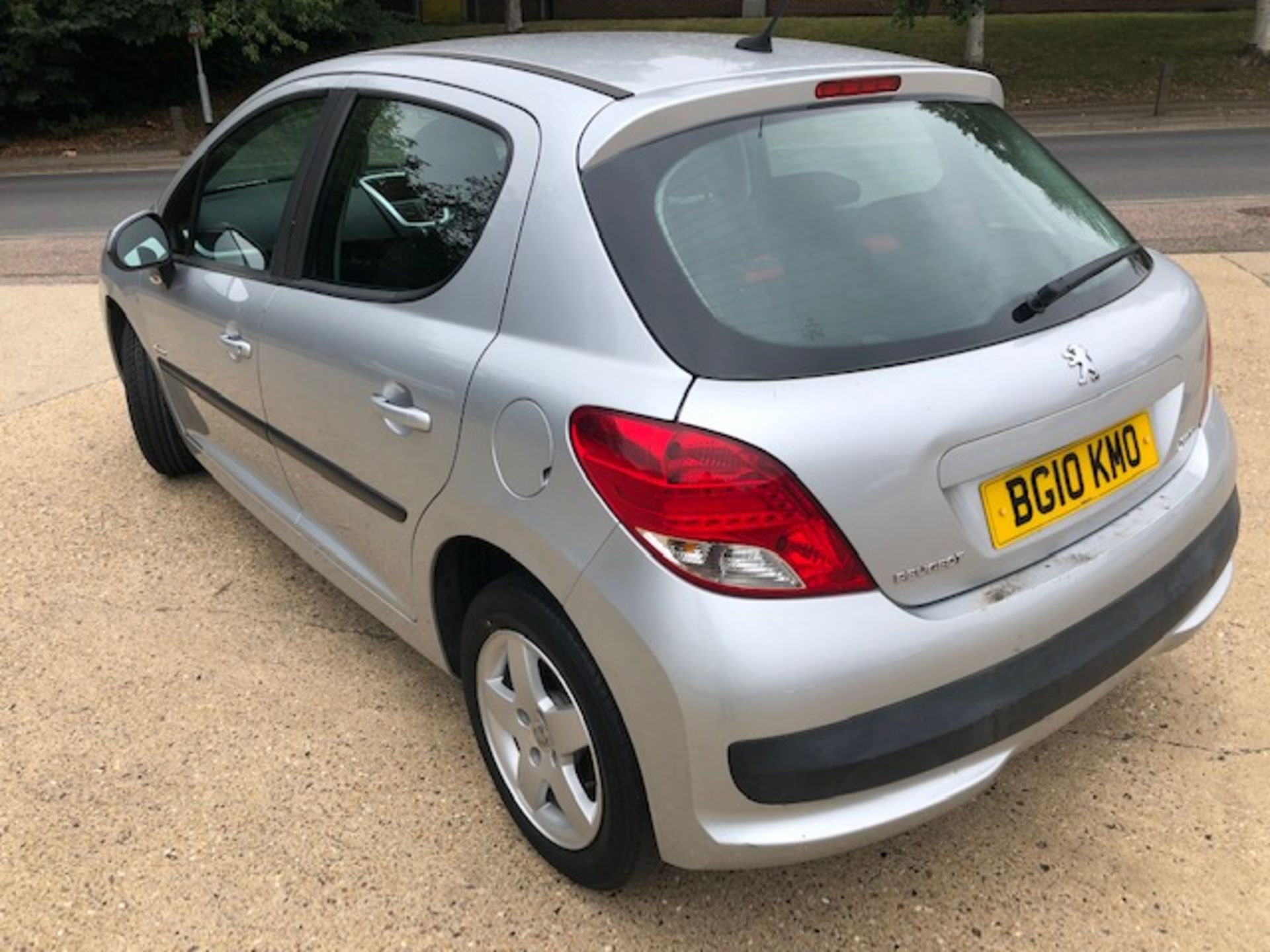 V 2010 (10) Silver Peugeot 207 Verve HDI 70 - Diesel Manual - 1398cc - MOT Exp 26/09/19 - Mileage - Image 2 of 8