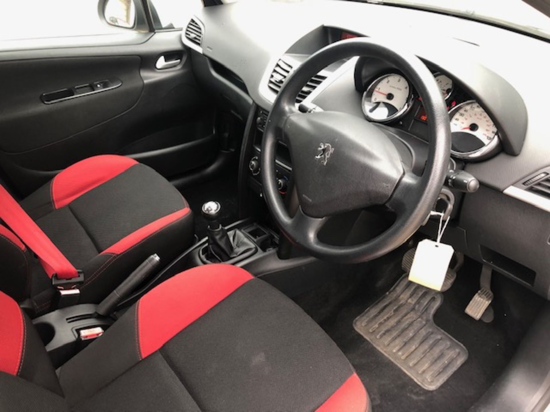 V 2010 (10) Silver Peugeot 207 Verve HDI 70 - Diesel Manual - 1398cc - MOT Exp 26/09/19 - Mileage - Image 5 of 8