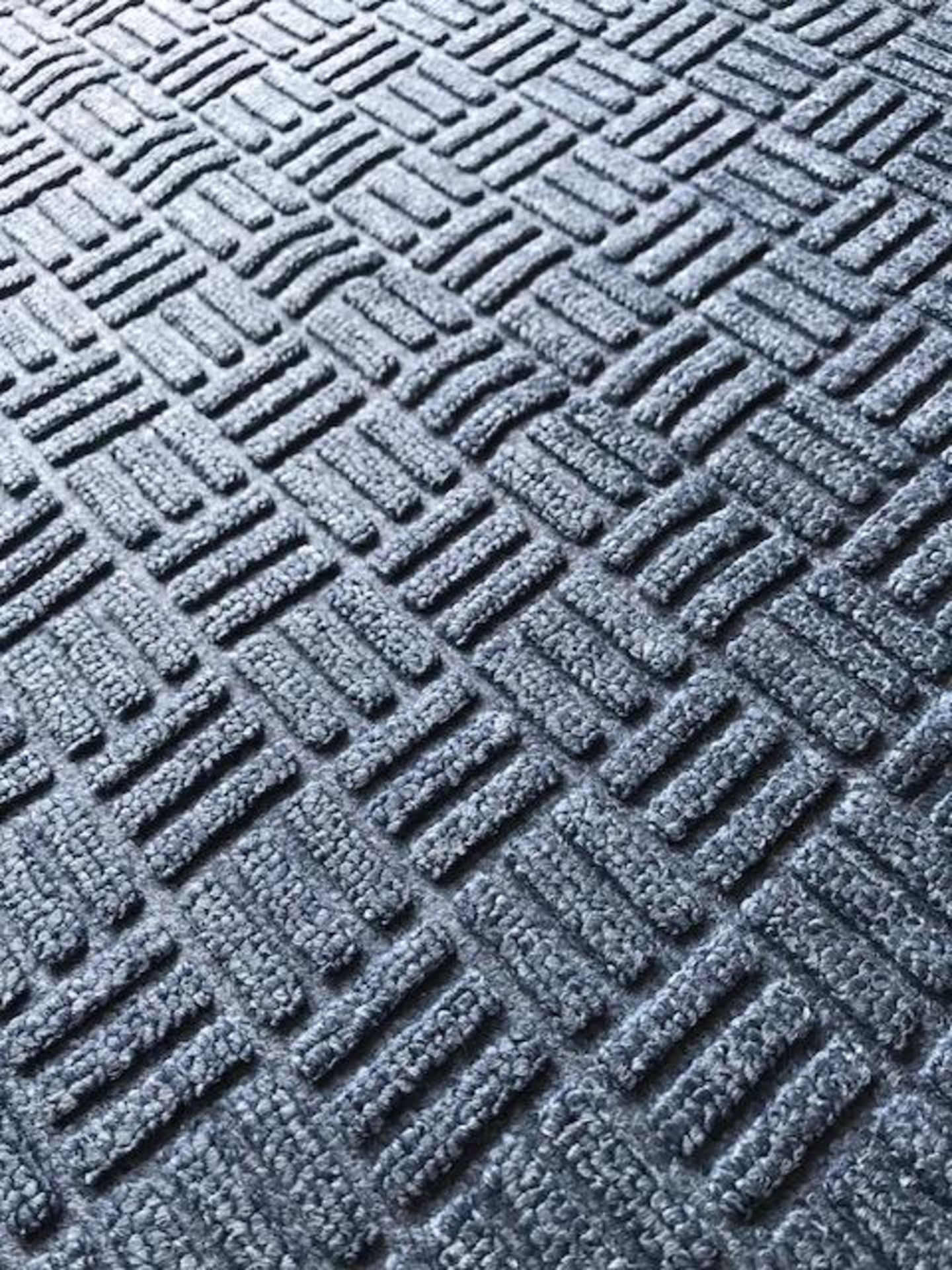 V Brand New Heavy Duty Grey Entrance Mat - Also For Residential Use - Approx 6ft X 4ft - Non Slip - Image 2 of 3