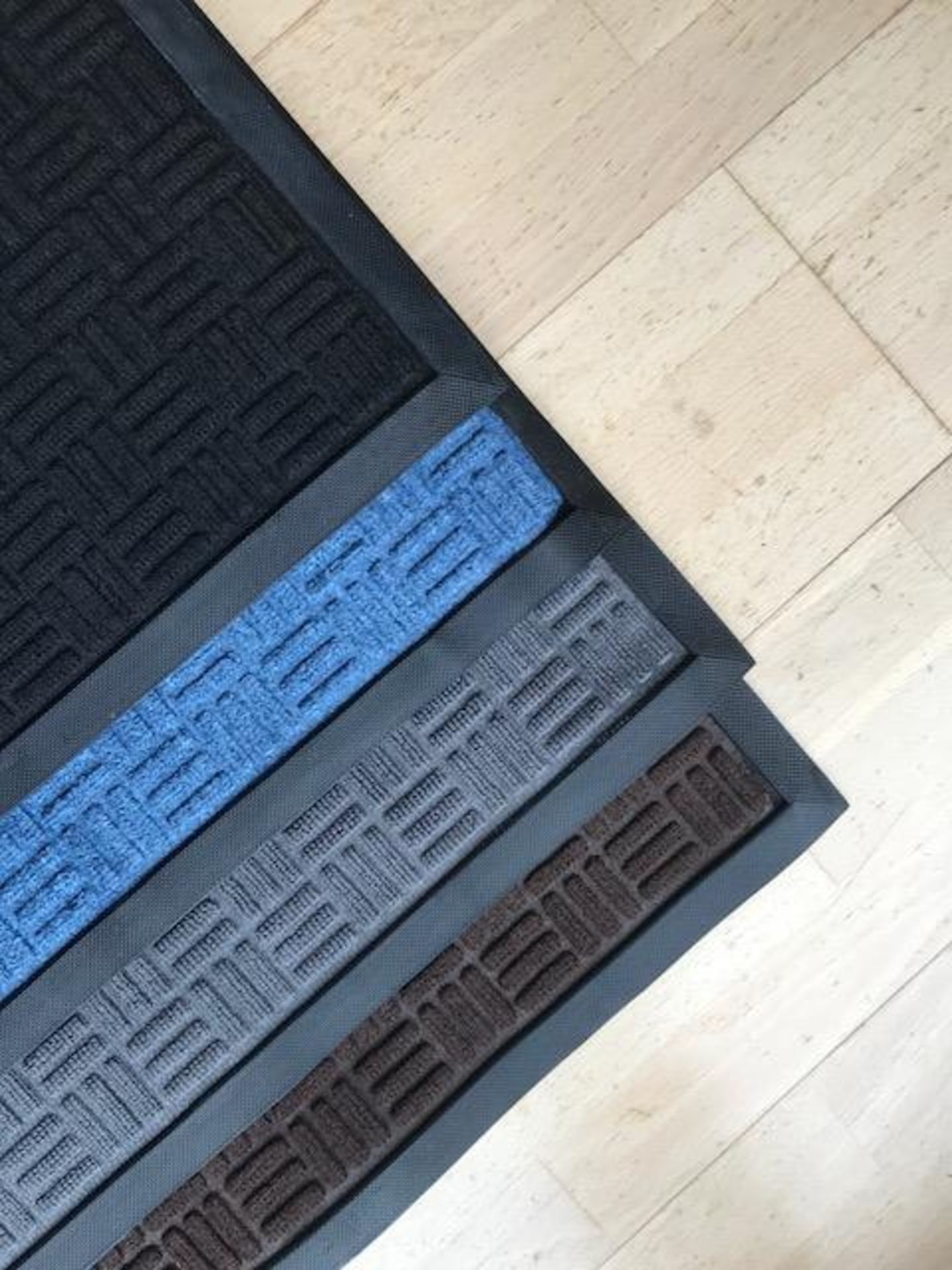 V Brand New Heavy Duty Blue Entrance Mat - Also For Residential Use - Approx 6ft X 4ft - Non Slip - Image 3 of 3