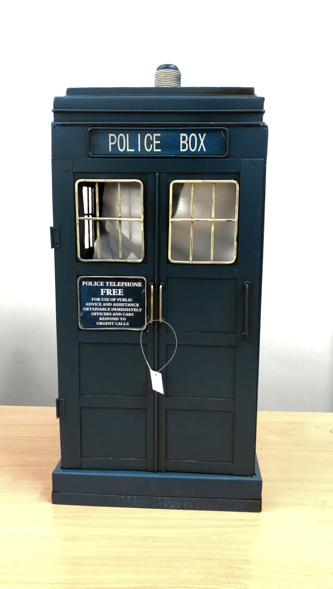 V Grade A Large Metal Police Box (Tardis) With Internal Shelf 22 Inches Tall - Image 3 of 4