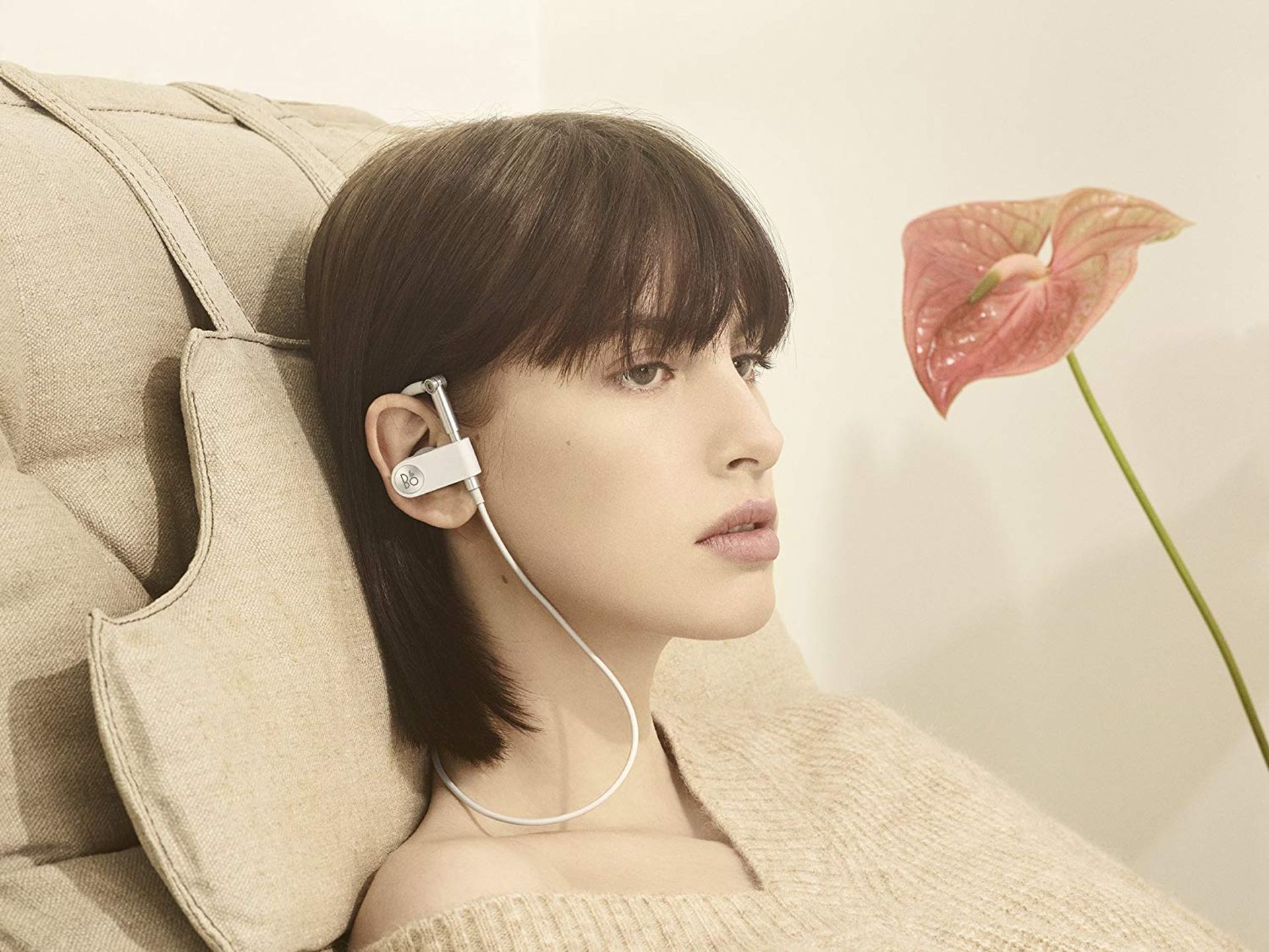 V Brand New Bang & Olufsen Premium Wireless Earset Earphones - White RRP £275.00 - Brand New - Image 2 of 3