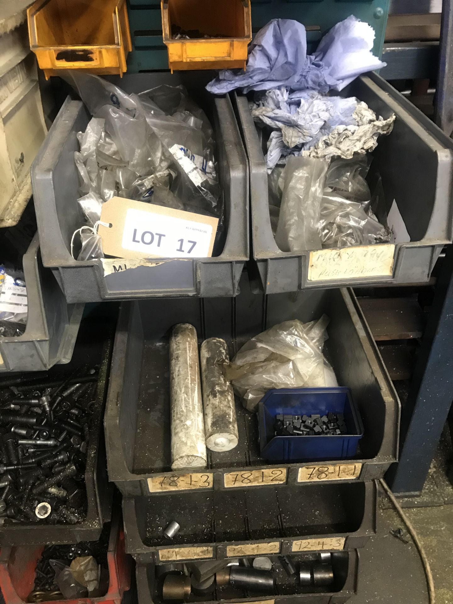 Two racks and contents of fixings, various, as lotted - Image 17 of 18