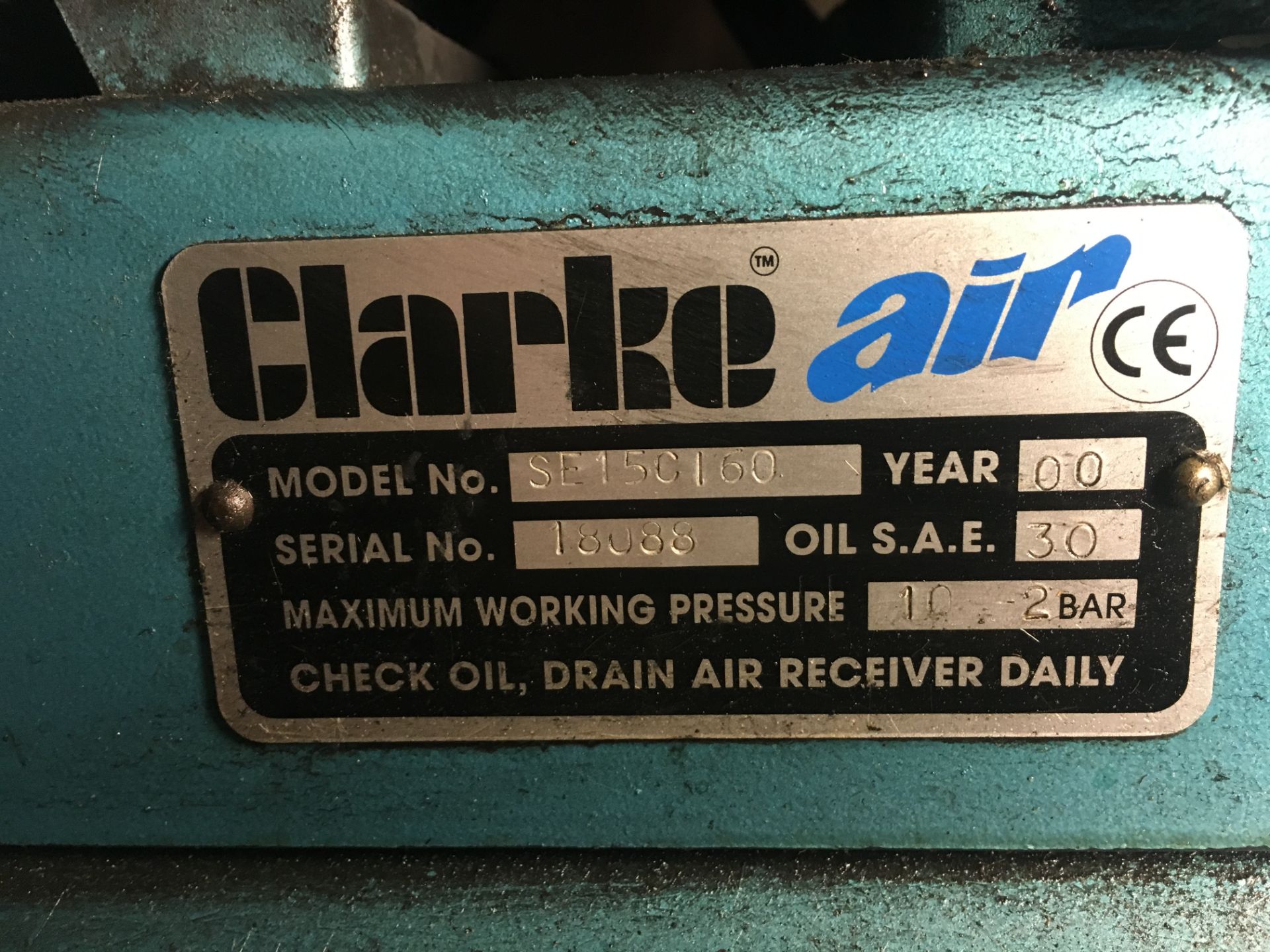 Clarke Air SE15C160 twin cylinder air compressor on horizontal receiver, serial no: 18088 (2000) - Bild 3 aus 3