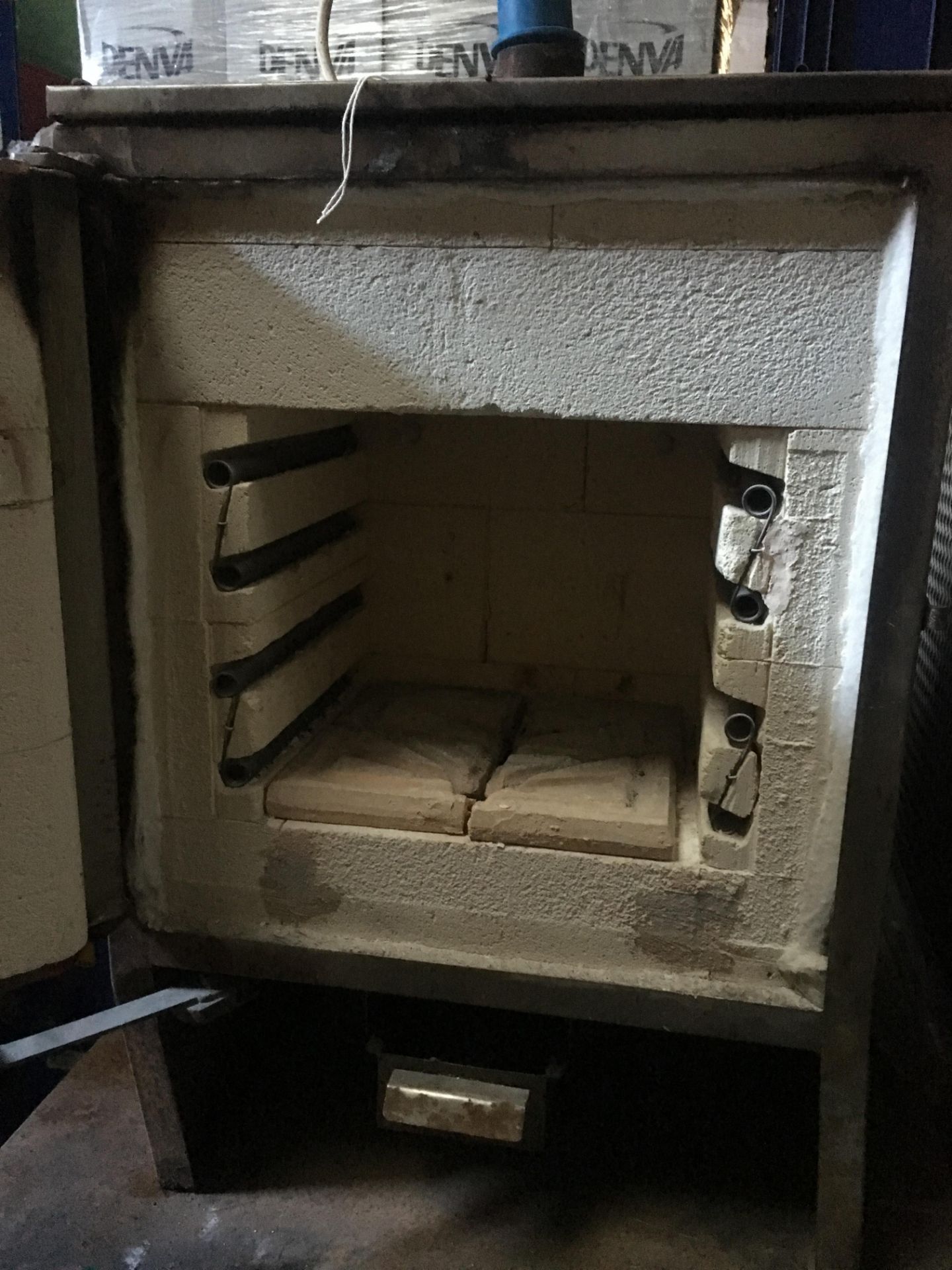 Unbadged LW1 bench-top electric furnace, serial no: 95100 (2000) - Image 2 of 4