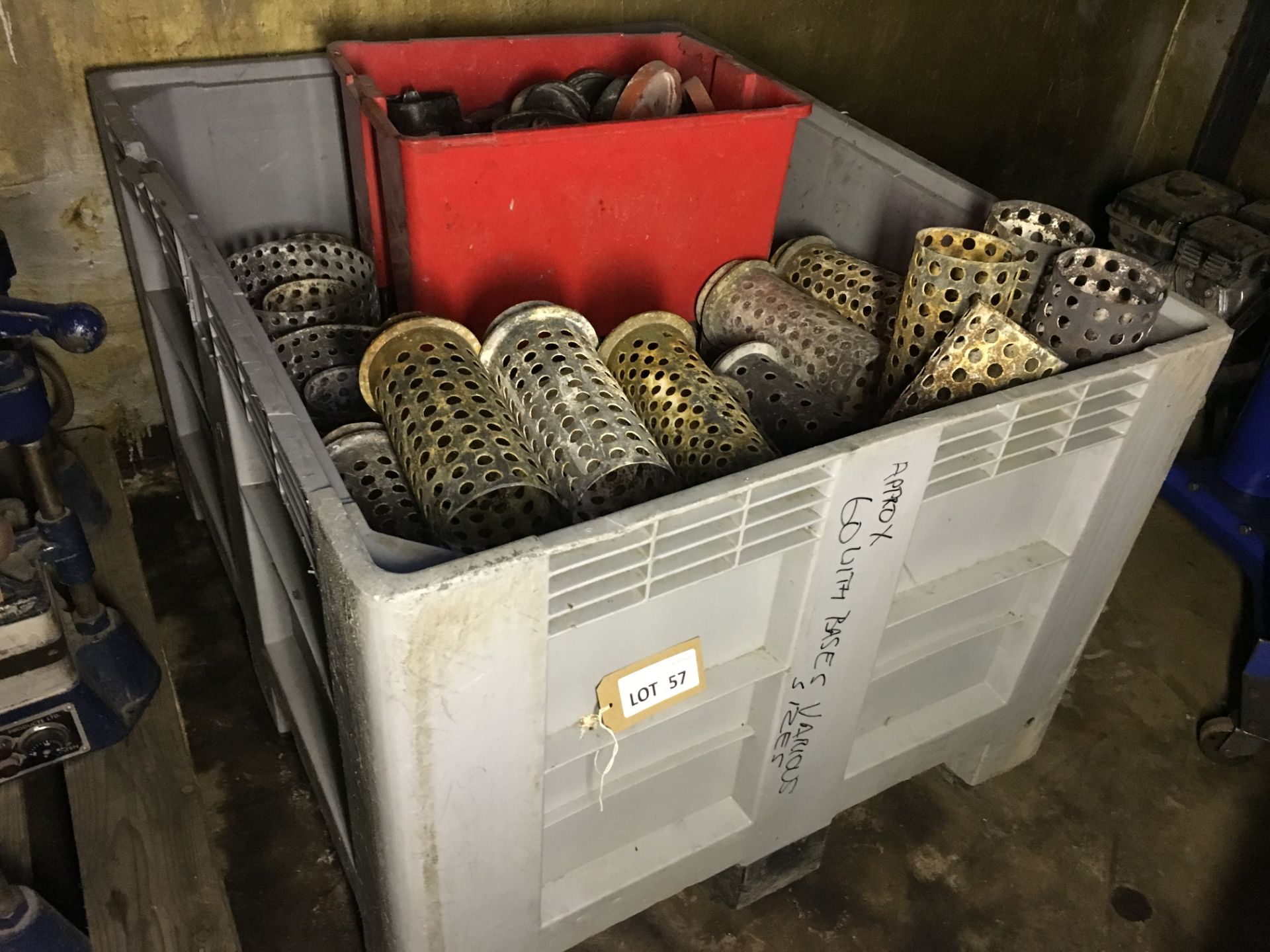 Quantity of mould cages, as lotted (approx 60 with bases)