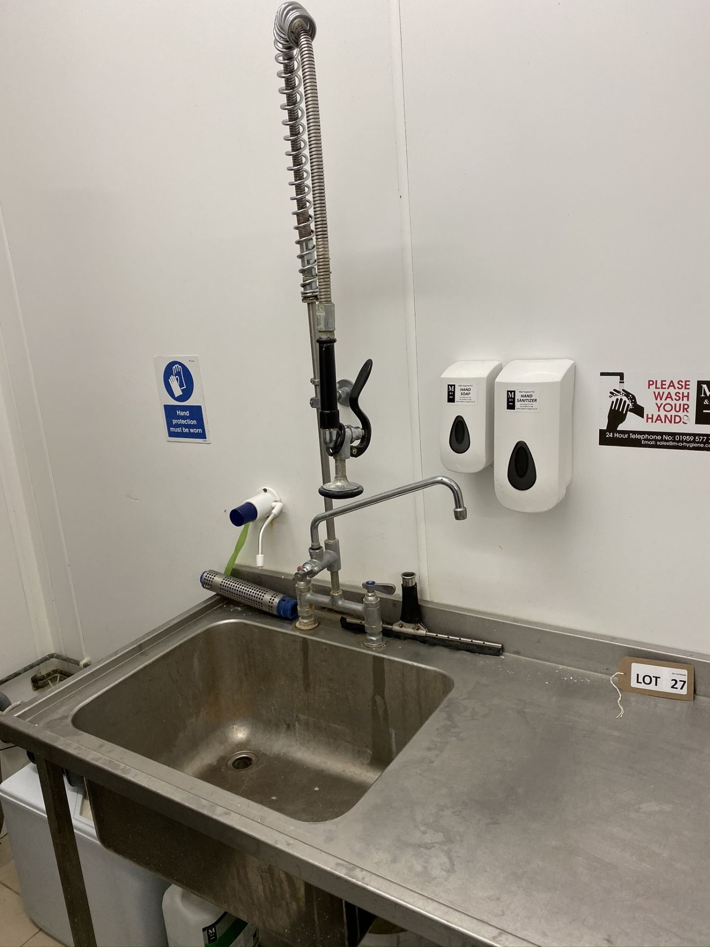 1.8m stainless steel single (deep) sink unit with single drainer and jet wash - Image 2 of 2