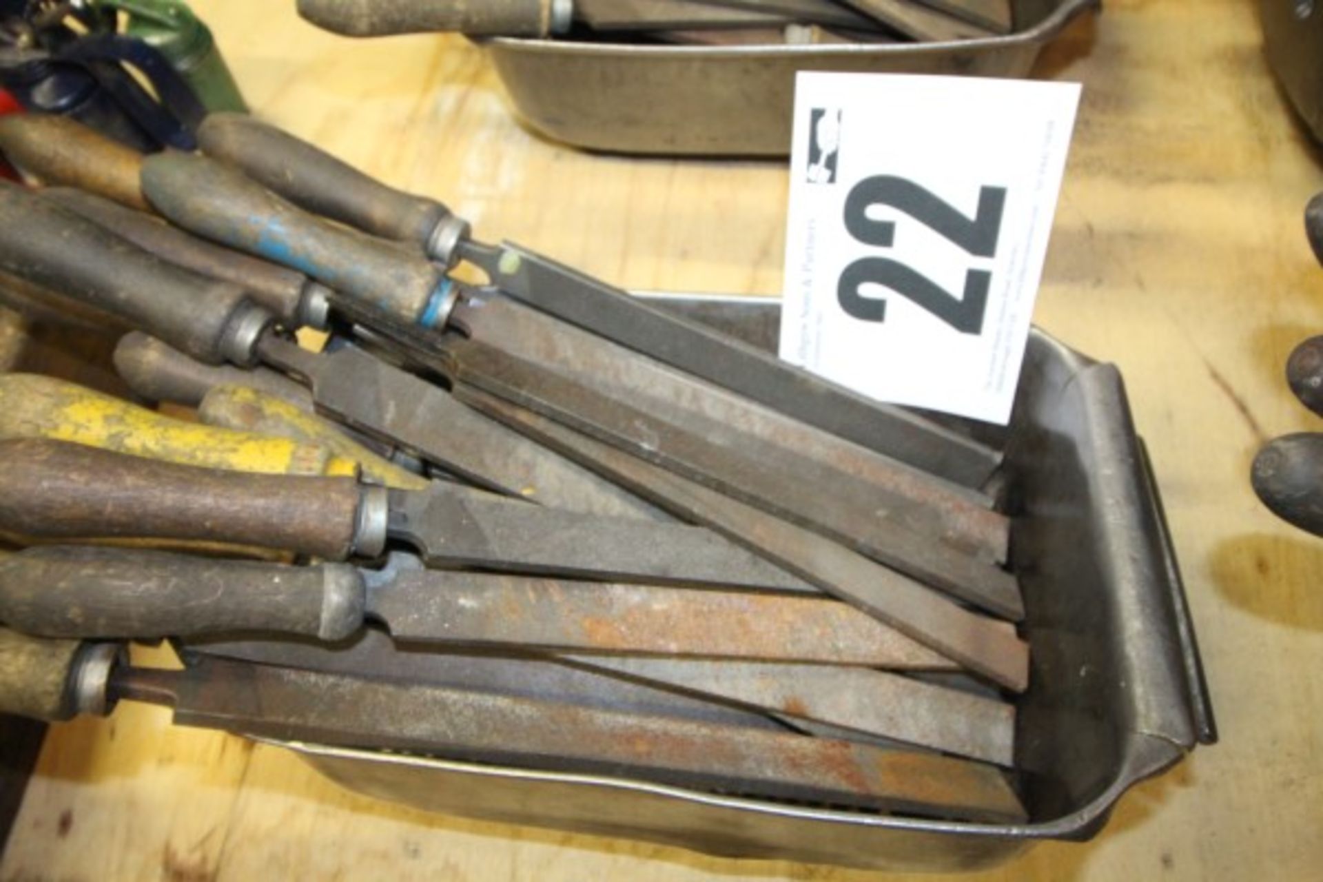 METAL TUB & CONTENTS OF WOODEN HANDLED FILES