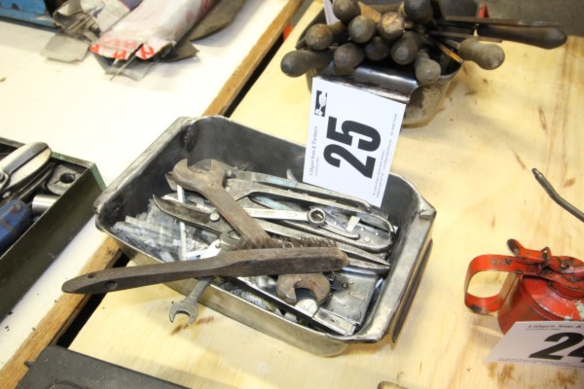 METAL TIN & CONTENTS OF STAPLES & HAND TOOLS