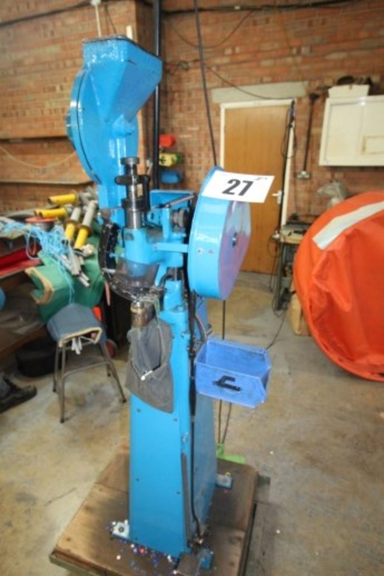 CLIFFORD WHATMOUGH VERTICAL SINGLE PHASE EYELET PRESS. (FORKLIFT CHARGE: £10.00 PLUS VAT)