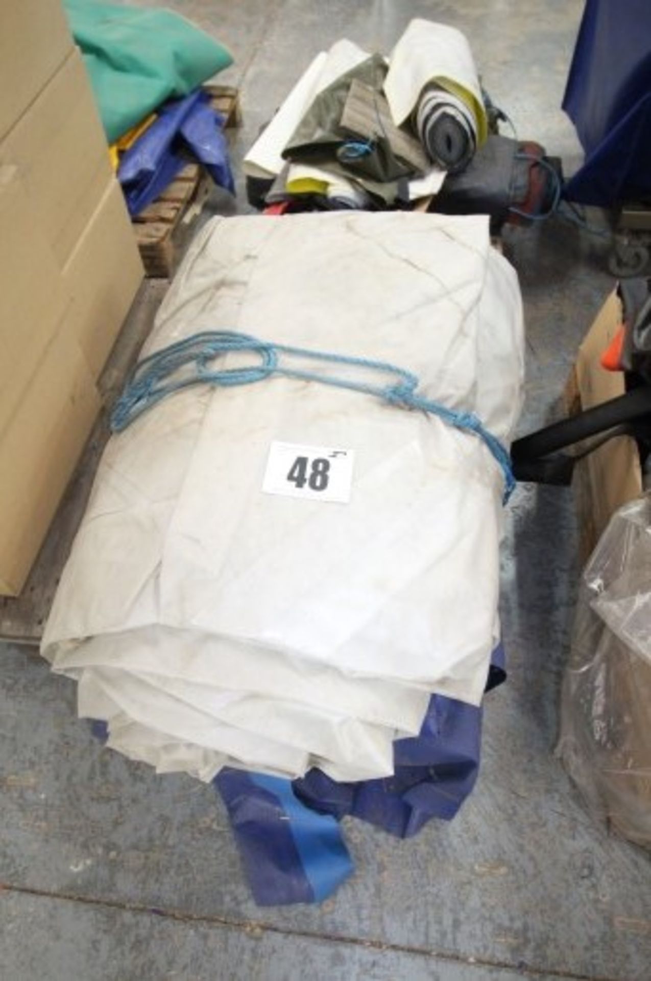 BUNDLE OF BLUE & WHITE USED TARPAULIN SHEET. (FORKLIFT CHARGE: £8.00 PLUS VAT)